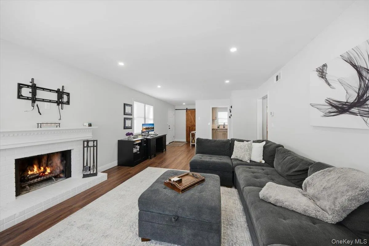180 Heritage Hills, Somers, NY, 1 Bedroom Bedrooms, 4 Rooms Rooms,1 BathroomBathrooms,Residential Lease,For Rent,Heritage,0,960915 180 Heritage Hills, Somers, NY, 1 Bedroom Bedrooms, 4 Rooms Rooms,1 BathroomBathrooms,Residential Lease,For Rent,Heritage,0,960915