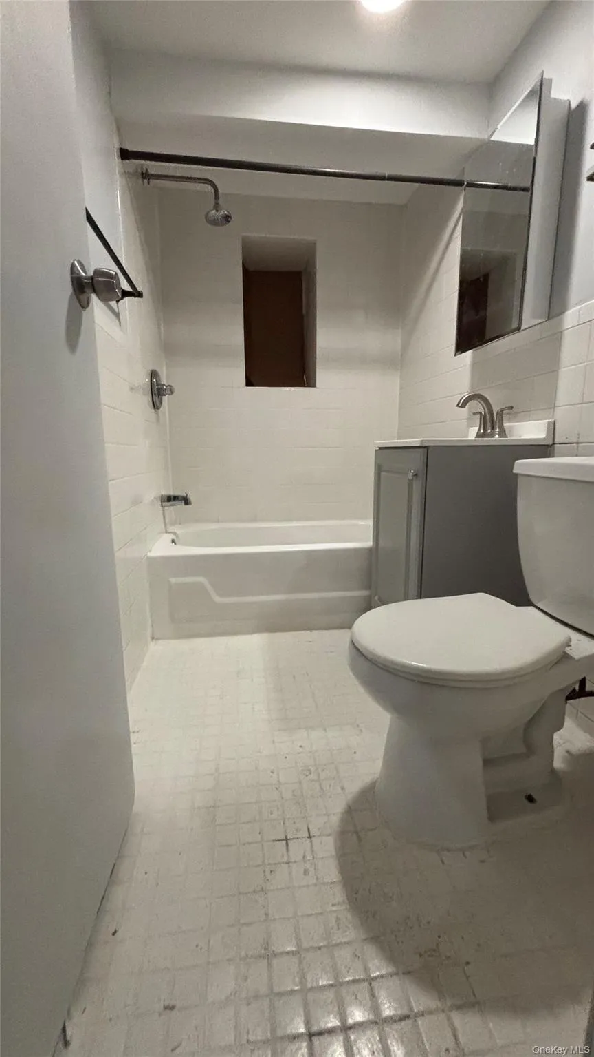 1527 172nd Street, New York, NY, 2 Bedrooms Bedrooms, 4 Rooms Rooms,1 BathroomBathrooms,Residential Lease,For Rent,172nd,0,960947 1527 172nd Street, New York, NY, 2 Bedrooms Bedrooms, 4 Rooms Rooms,1 BathroomBathrooms,Residential Lease,For Rent,172nd,0,960947