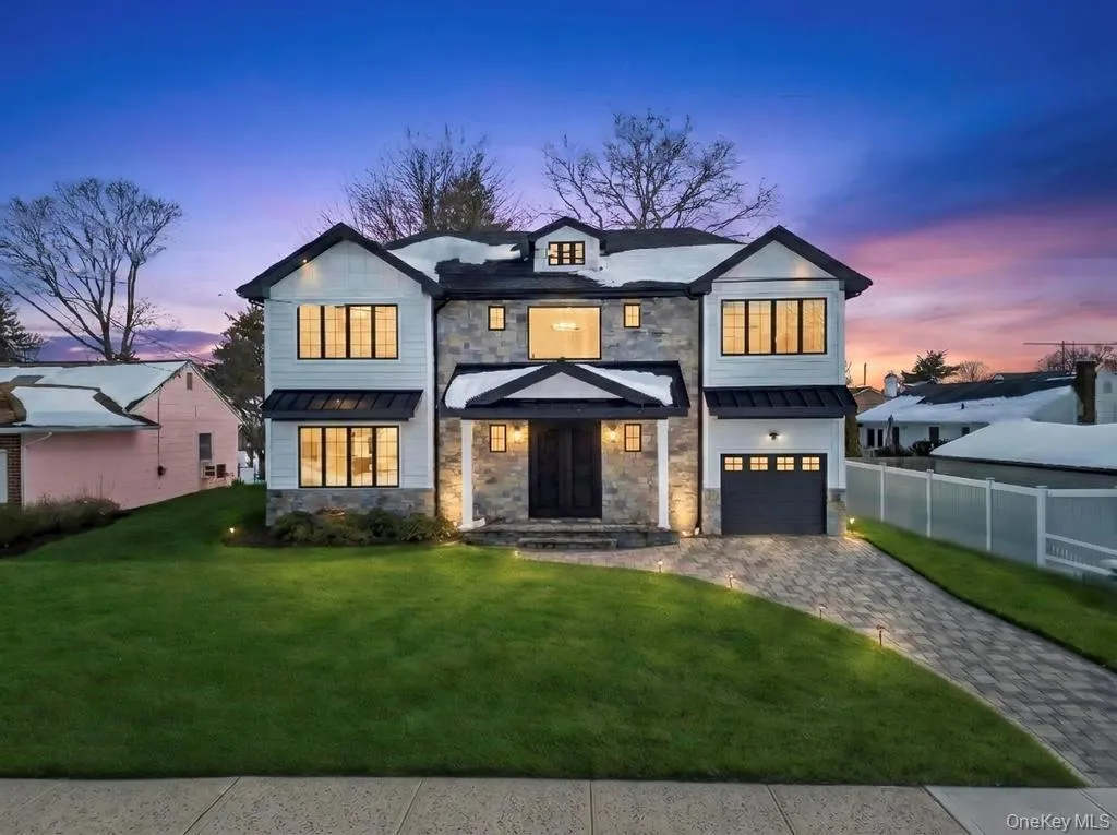 351 Concord Avenue, Hempstead, NY, 5 Bedrooms Bedrooms, 8 Rooms Rooms,4 BathroomsBathrooms,Residential,For Rent,Concord,0,960956 351 Concord Avenue, Hempstead, NY, 5 Bedrooms Bedrooms, 8 Rooms Rooms,4 BathroomsBathrooms,Residential,For Rent,Concord,0,960956
