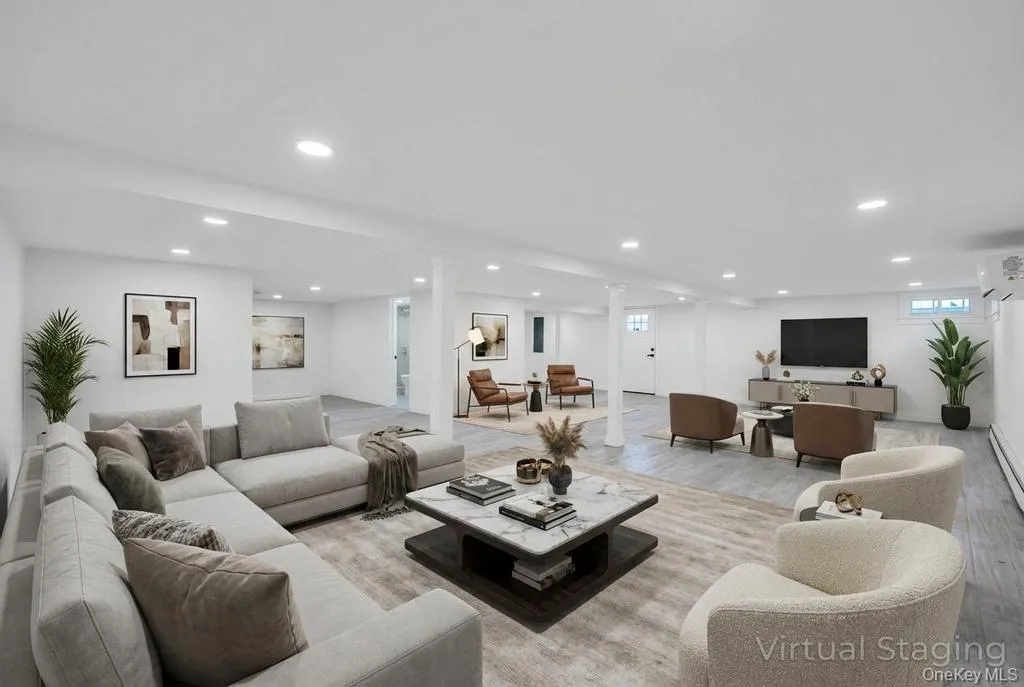 Additional 1200sq ft of living area in full basement Additional 1200sq ft of living area in full basement