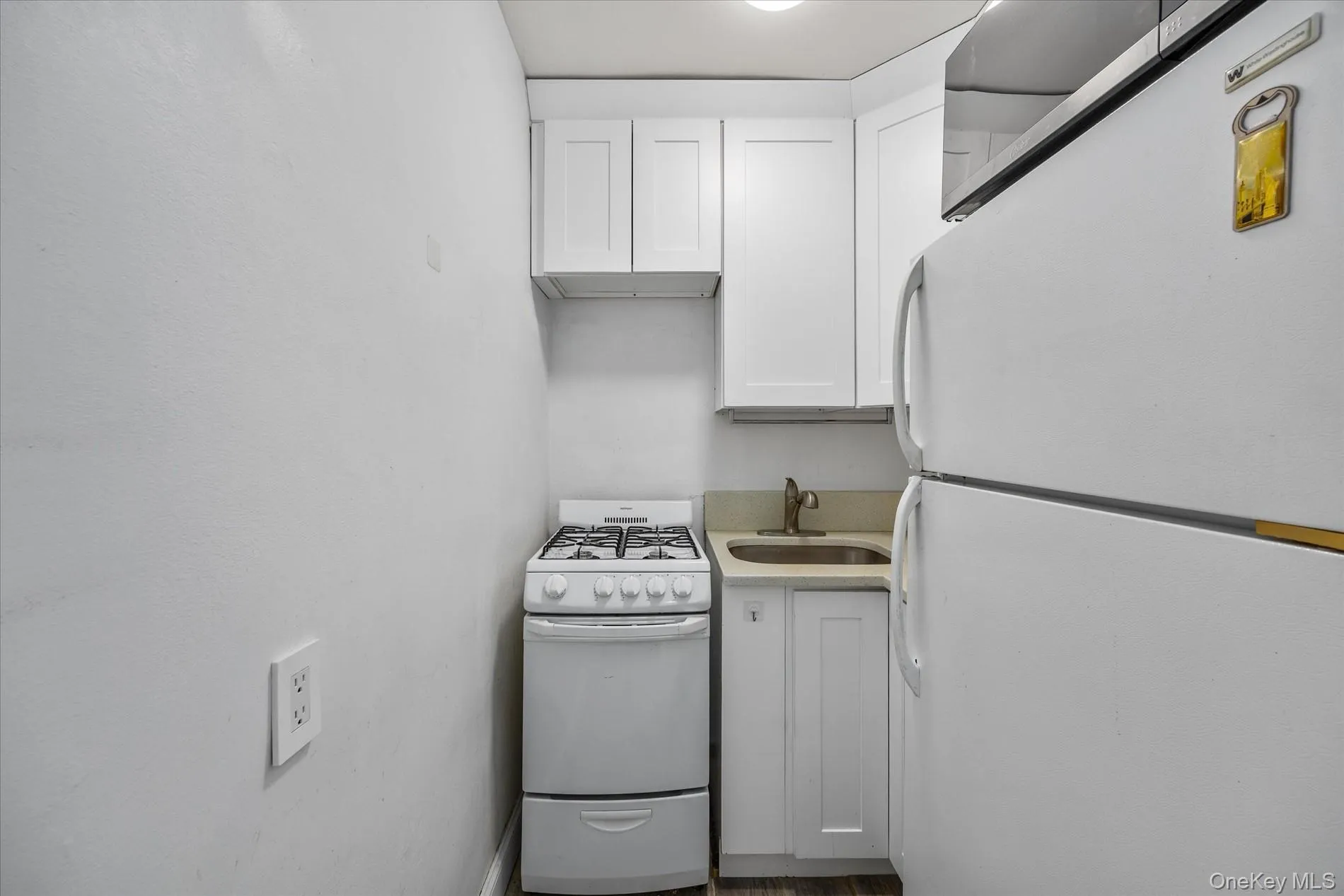 39-76 57th Street, New York, NY, 1 Bedroom Bedrooms, 3 Rooms Rooms,1 BathroomBathrooms,Residential,For Rent,57th,0,960960 39-76 57th Street, New York, NY, 1 Bedroom Bedrooms, 3 Rooms Rooms,1 BathroomBathrooms,Residential,For Rent,57th,0,960960
