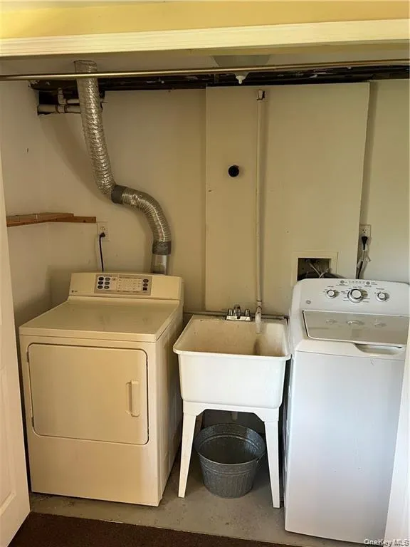 10 Overlook Avenue, Beacon, NY, 2 Bedrooms Bedrooms, 6 Rooms Rooms,2 BathroomsBathrooms,Residential Lease,For Rent,Overlook Avenue,0,961027 10 Overlook Avenue, Beacon, NY, 2 Bedrooms Bedrooms, 6 Rooms Rooms,2 BathroomsBathrooms,Residential Lease,For Rent,Overlook Avenue,0,961027