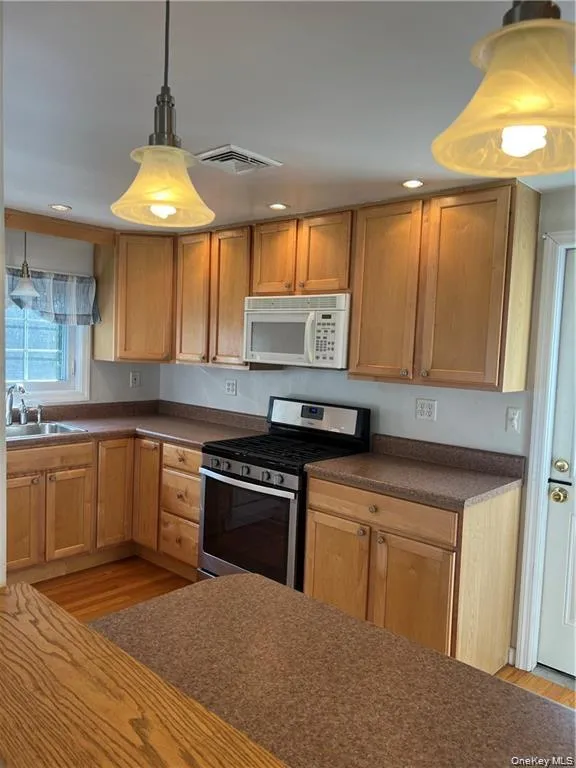 10 Overlook Avenue, Beacon, NY, 2 Bedrooms Bedrooms, 6 Rooms Rooms,2 BathroomsBathrooms,Residential Lease,For Rent,Overlook Avenue,0,961027 10 Overlook Avenue, Beacon, NY, 2 Bedrooms Bedrooms, 6 Rooms Rooms,2 BathroomsBathrooms,Residential Lease,For Rent,Overlook Avenue,0,961027