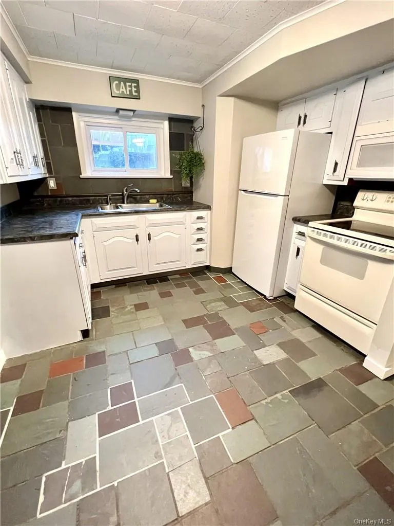 3 Muller Avenue, Highlands, NY, 3 Bedrooms Bedrooms, 8 Rooms Rooms,1 BathroomBathrooms,Residential Lease,For Rent,Muller,0,961141 3 Muller Avenue, Highlands, NY, 3 Bedrooms Bedrooms, 8 Rooms Rooms,1 BathroomBathrooms,Residential Lease,For Rent,Muller,0,961141