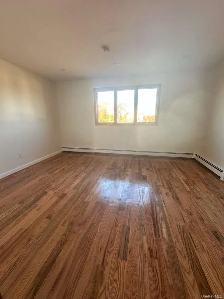 81 10th Avenue, West Babylon, NY, 3 Bedrooms Bedrooms, 6 Rooms Rooms,1 BathroomBathrooms,Residential Lease,For Rent,10th,0,961209 81 10th Avenue, West Babylon, NY, 3 Bedrooms Bedrooms, 6 Rooms Rooms,1 BathroomBathrooms,Residential Lease,For Rent,10th,0,961209