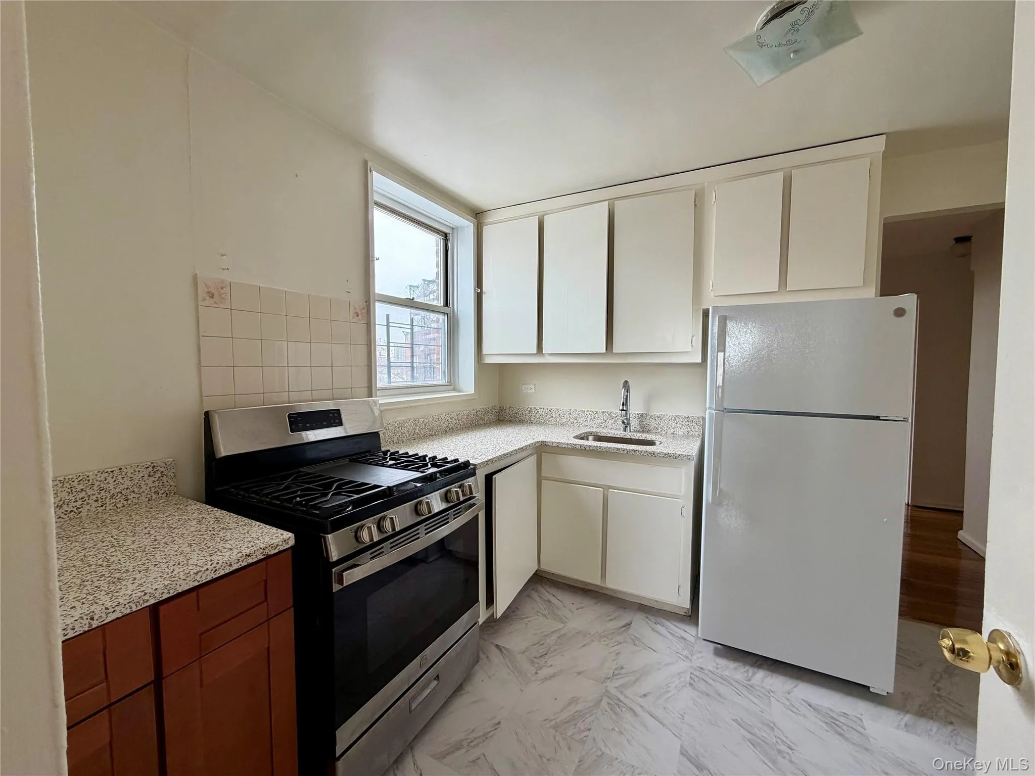 60-11 Broadway, New York, NY, 2 Bedrooms Bedrooms, 5 Rooms Rooms,1 BathroomBathrooms,Residential Lease,For Rent,Broadway,0,961267 60-11 Broadway, New York, NY, 2 Bedrooms Bedrooms, 5 Rooms Rooms,1 BathroomBathrooms,Residential Lease,For Rent,Broadway,0,961267