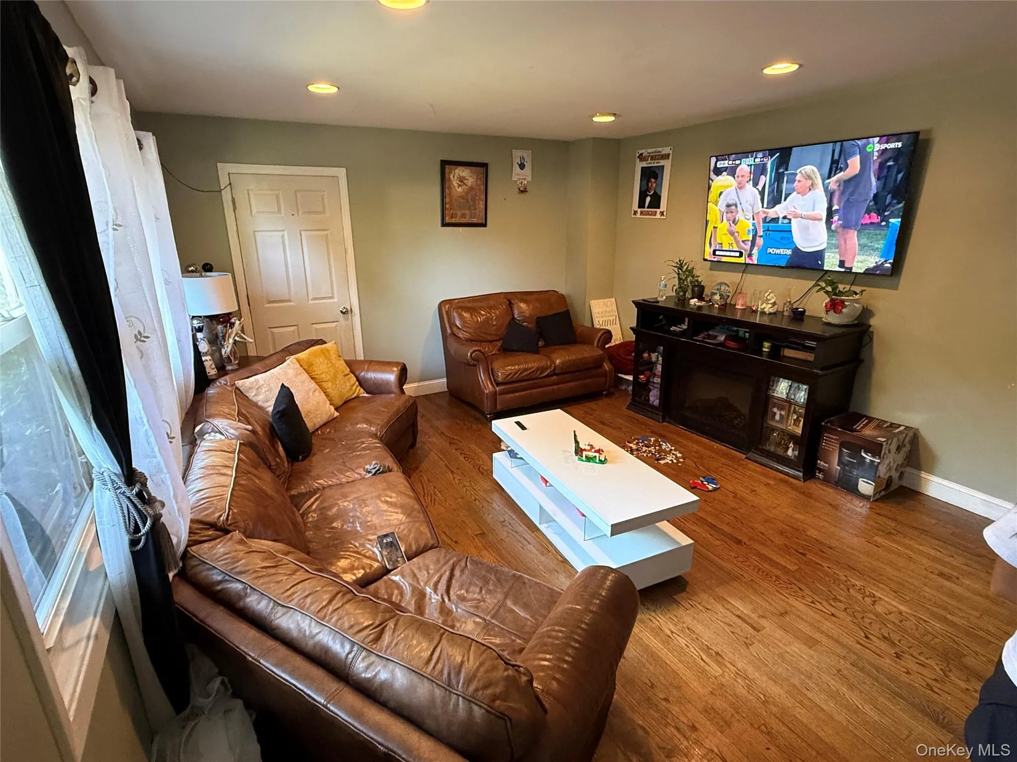 45 Oakley Drive, Huntington, NY, 4 Bedrooms Bedrooms, 6 Rooms Rooms,2 BathroomsBathrooms,Residential,For Rent,Oakley,0,961285 45 Oakley Drive, Huntington, NY, 4 Bedrooms Bedrooms, 6 Rooms Rooms,2 BathroomsBathrooms,Residential,For Rent,Oakley,0,961285