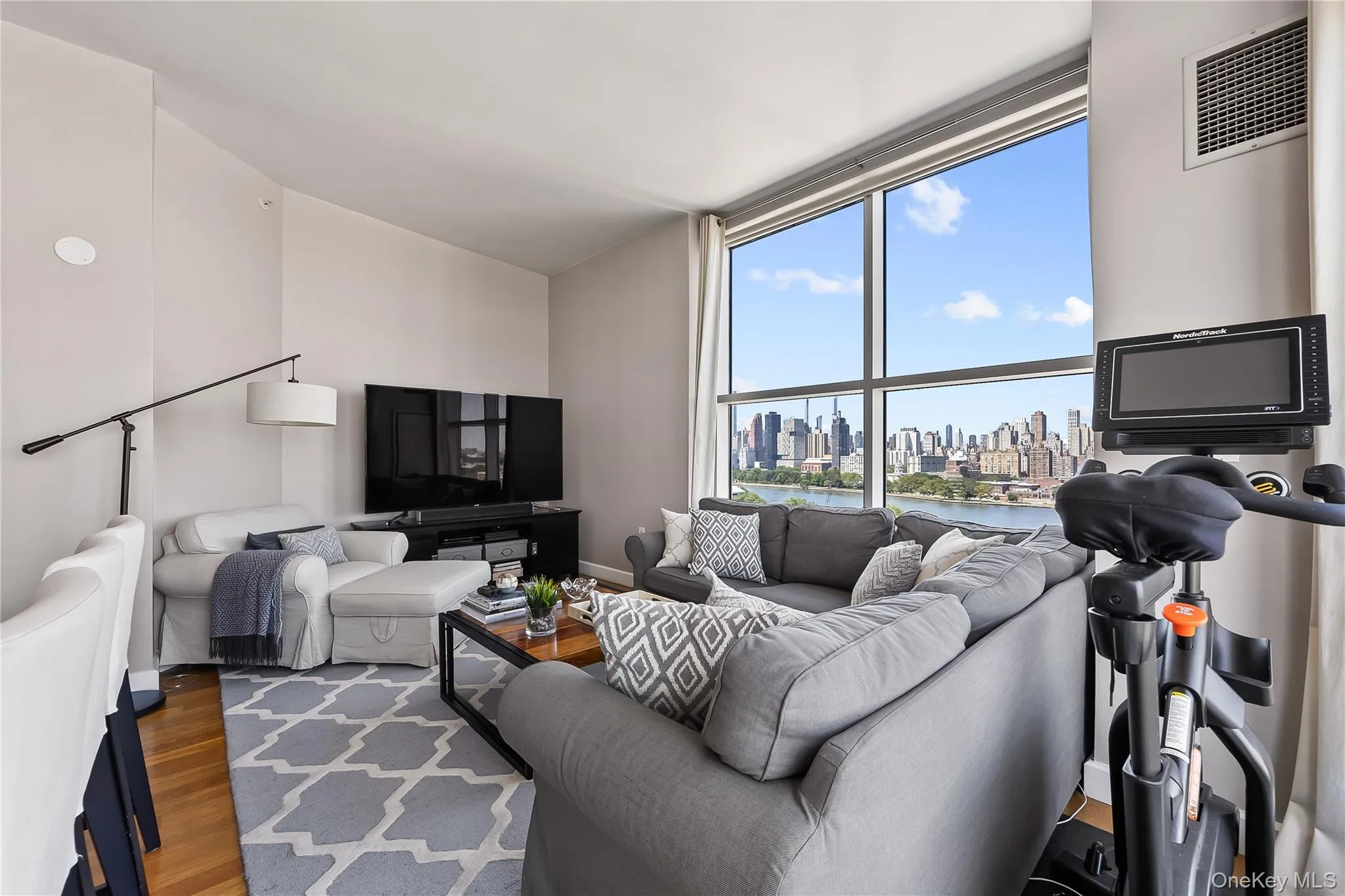 11-24 31st Avenue, New York, NY, 2 Bedrooms Bedrooms, 4 Rooms Rooms,1 BathroomBathrooms,Residential Sale,For Rent,31st,0,961297 11-24 31st Avenue, New York, NY, 2 Bedrooms Bedrooms, 4 Rooms Rooms,1 BathroomBathrooms,Residential Sale,For Rent,31st,0,961297