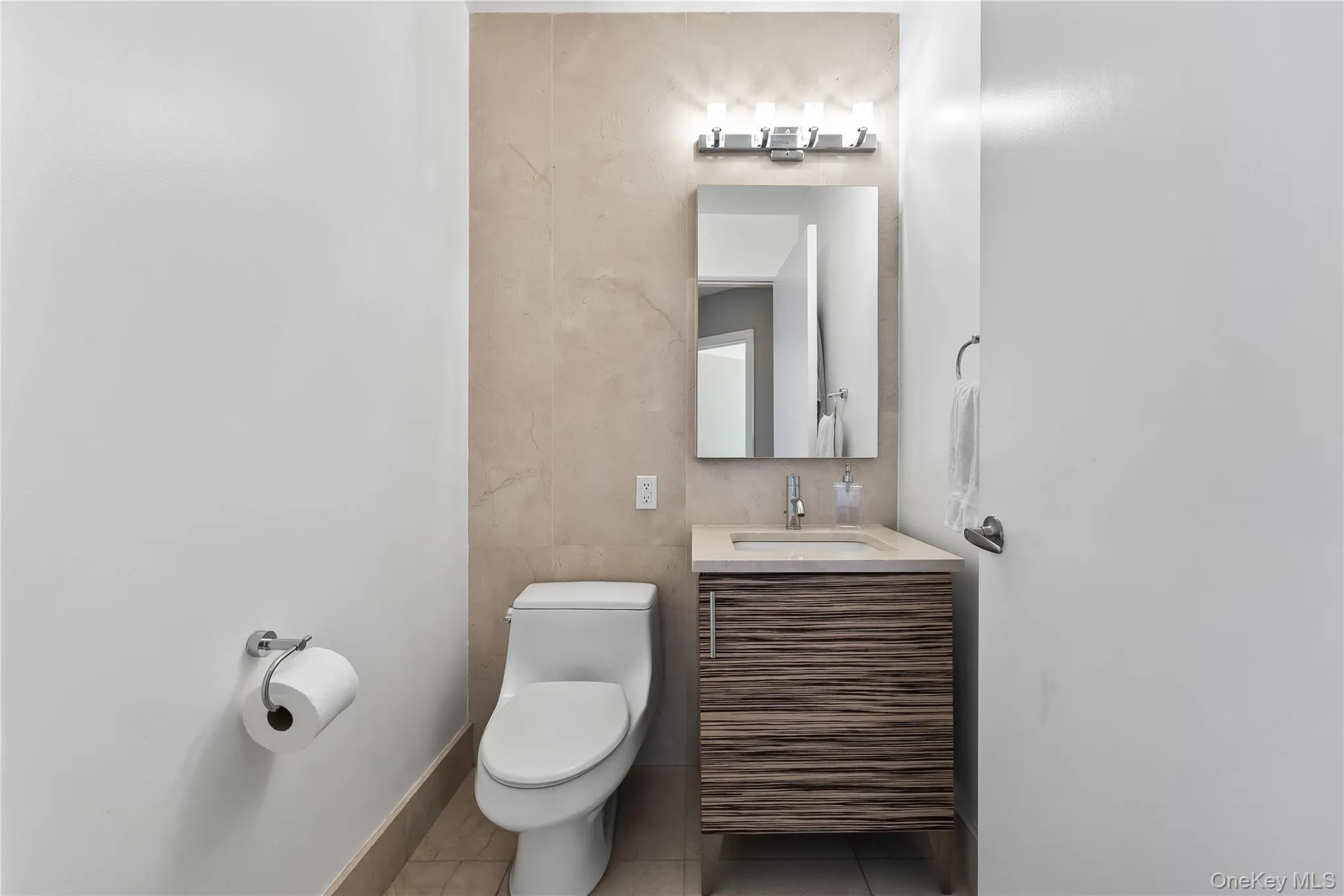 11-24 31st Avenue, New York, NY, 2 Bedrooms Bedrooms, 4 Rooms Rooms,1 BathroomBathrooms,Residential Sale,For Rent,31st,0,961297 11-24 31st Avenue, New York, NY, 2 Bedrooms Bedrooms, 4 Rooms Rooms,1 BathroomBathrooms,Residential Sale,For Rent,31st,0,961297