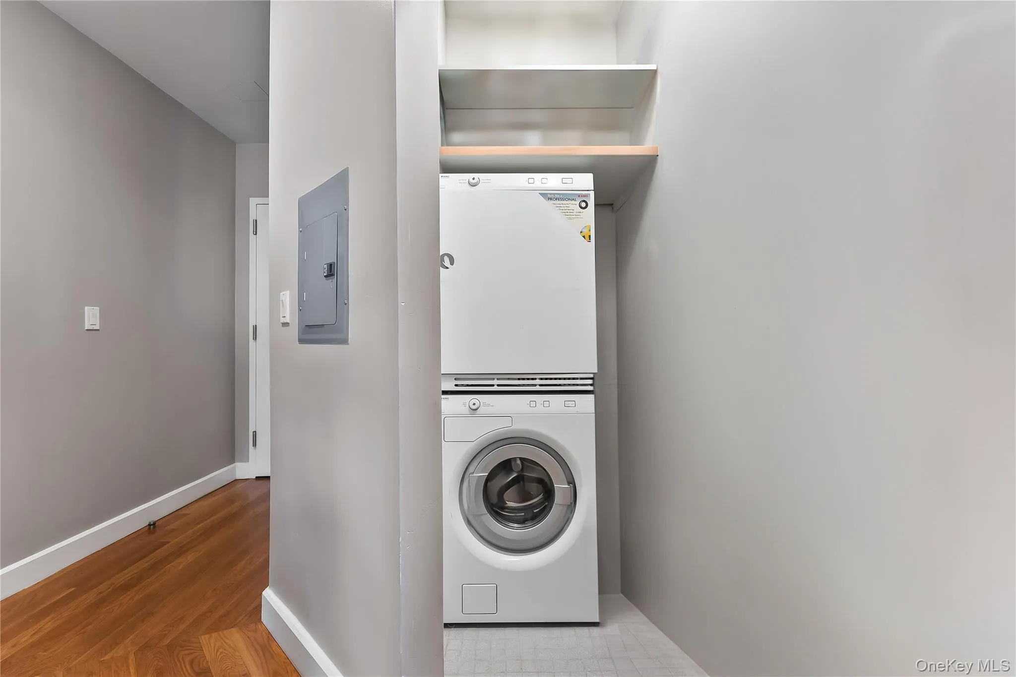 11-24 31st Avenue, New York, NY, 2 Bedrooms Bedrooms, 4 Rooms Rooms,1 BathroomBathrooms,Residential Sale,For Rent,31st,0,961297 11-24 31st Avenue, New York, NY, 2 Bedrooms Bedrooms, 4 Rooms Rooms,1 BathroomBathrooms,Residential Sale,For Rent,31st,0,961297