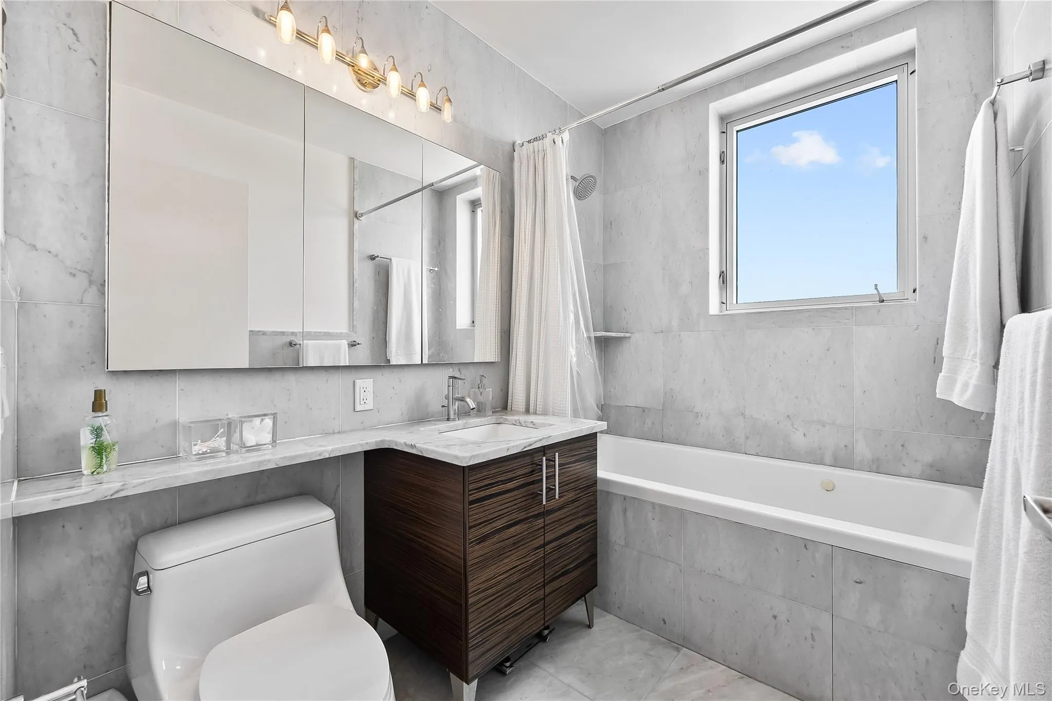 11-24 31st Avenue, New York, NY, 2 Bedrooms Bedrooms, 4 Rooms Rooms,1 BathroomBathrooms,Residential Sale,For Rent,31st,0,961297 11-24 31st Avenue, New York, NY, 2 Bedrooms Bedrooms, 4 Rooms Rooms,1 BathroomBathrooms,Residential Sale,For Rent,31st,0,961297