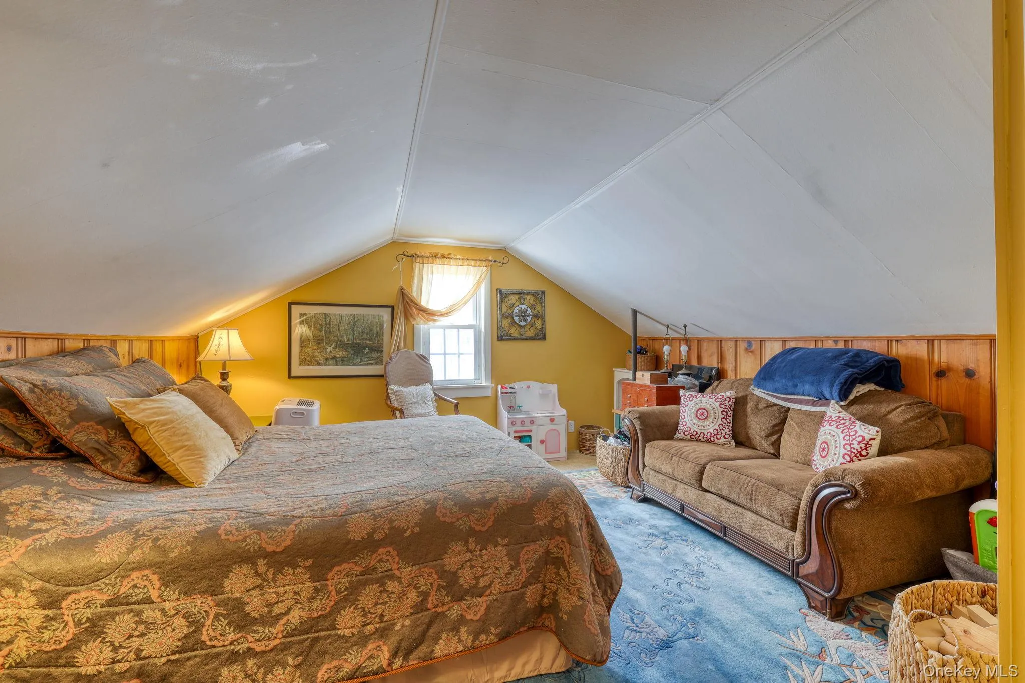 Upstairs bedroom/dressing room. Upstairs bedroom/dressing room.