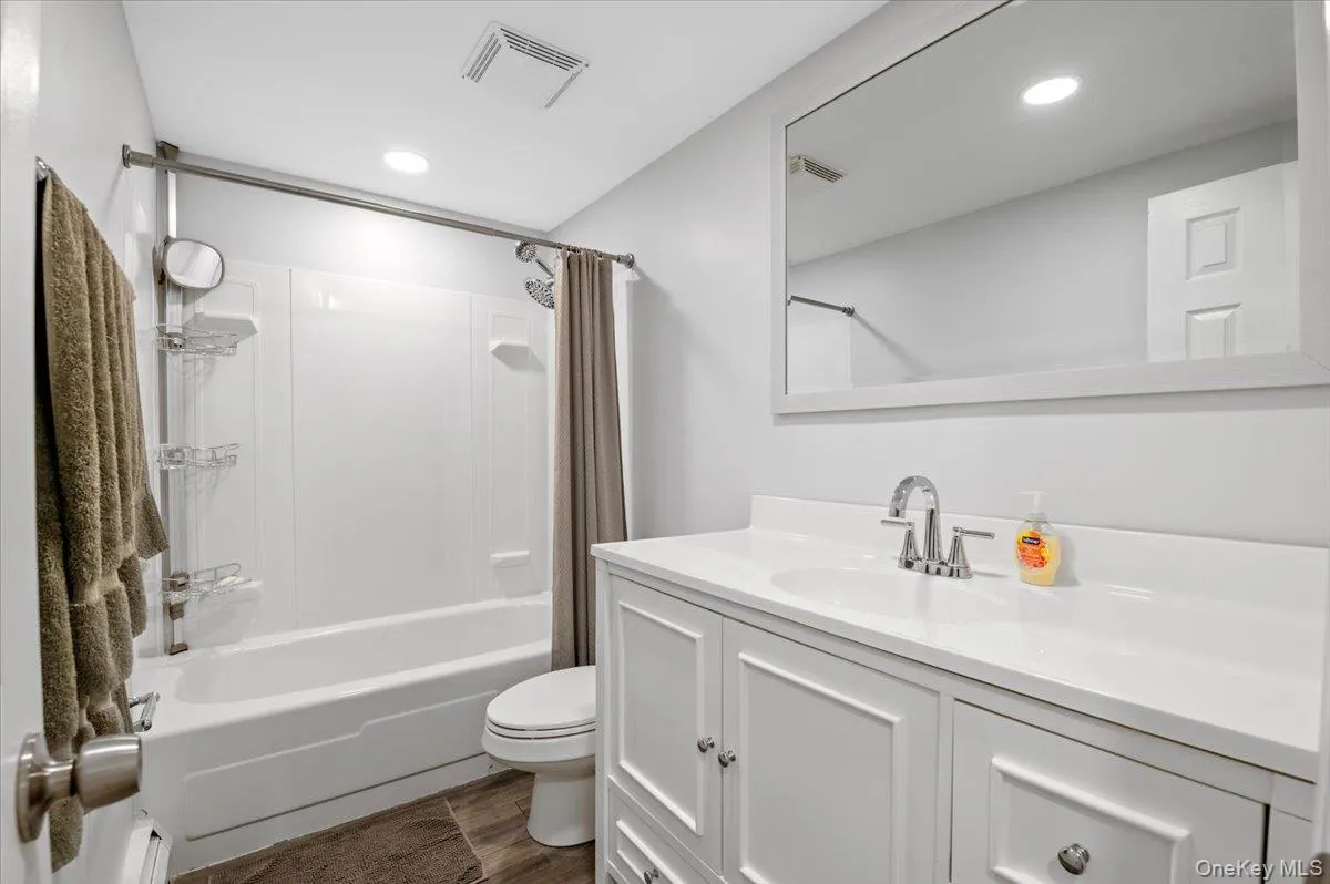 570 Conklin Street, Oyster Bay, NY, 2 Bedrooms Bedrooms, 4 Rooms Rooms,2 BathroomsBathrooms,Residential Lease,For Rent,Conklin,0,961376 570 Conklin Street, Oyster Bay, NY, 2 Bedrooms Bedrooms, 4 Rooms Rooms,2 BathroomsBathrooms,Residential Lease,For Rent,Conklin,0,961376