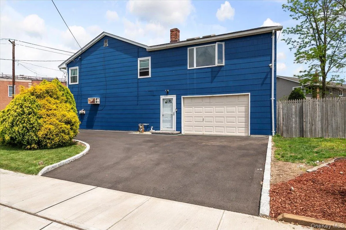 570 Conklin Street, Oyster Bay, NY, 2 Bedrooms Bedrooms, 4 Rooms Rooms,2 BathroomsBathrooms,Residential Lease,For Rent,Conklin,0,961376 570 Conklin Street, Oyster Bay, NY, 2 Bedrooms Bedrooms, 4 Rooms Rooms,2 BathroomsBathrooms,Residential Lease,For Rent,Conklin,0,961376