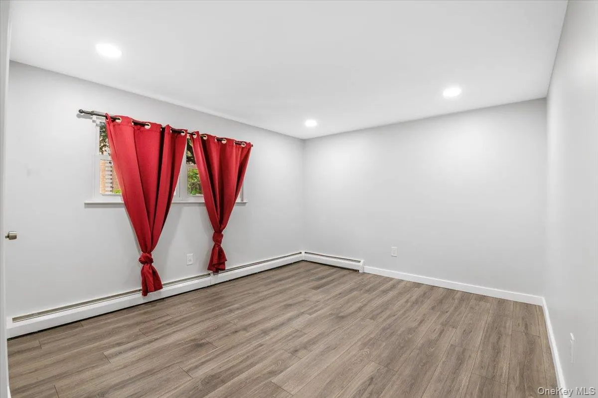 570 Conklin Street, Oyster Bay, NY, 2 Bedrooms Bedrooms, 4 Rooms Rooms,2 BathroomsBathrooms,Residential Lease,For Rent,Conklin,0,961376 570 Conklin Street, Oyster Bay, NY, 2 Bedrooms Bedrooms, 4 Rooms Rooms,2 BathroomsBathrooms,Residential Lease,For Rent,Conklin,0,961376