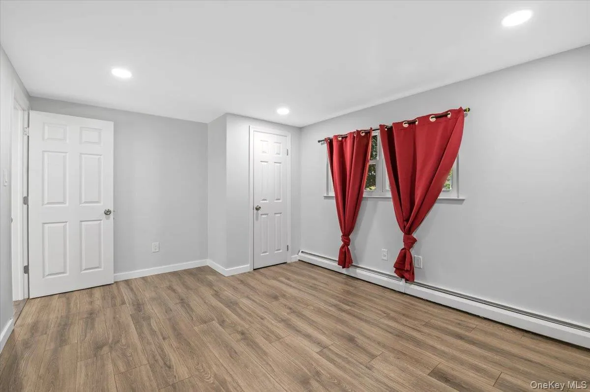 570 Conklin Street, Oyster Bay, NY, 2 Bedrooms Bedrooms, 4 Rooms Rooms,2 BathroomsBathrooms,Residential Lease,For Rent,Conklin,0,961376 570 Conklin Street, Oyster Bay, NY, 2 Bedrooms Bedrooms, 4 Rooms Rooms,2 BathroomsBathrooms,Residential Lease,For Rent,Conklin,0,961376