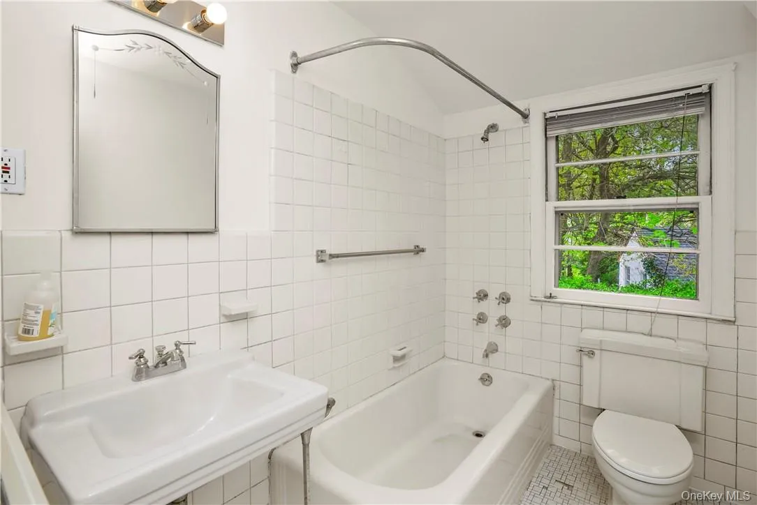 6 Wildway, Yonkers, NY, 4 Bedrooms Bedrooms, 7 Rooms Rooms,2 BathroomsBathrooms,Residential Lease,For Rent,Wildway,0,961448 6 Wildway, Yonkers, NY, 4 Bedrooms Bedrooms, 7 Rooms Rooms,2 BathroomsBathrooms,Residential Lease,For Rent,Wildway,0,961448