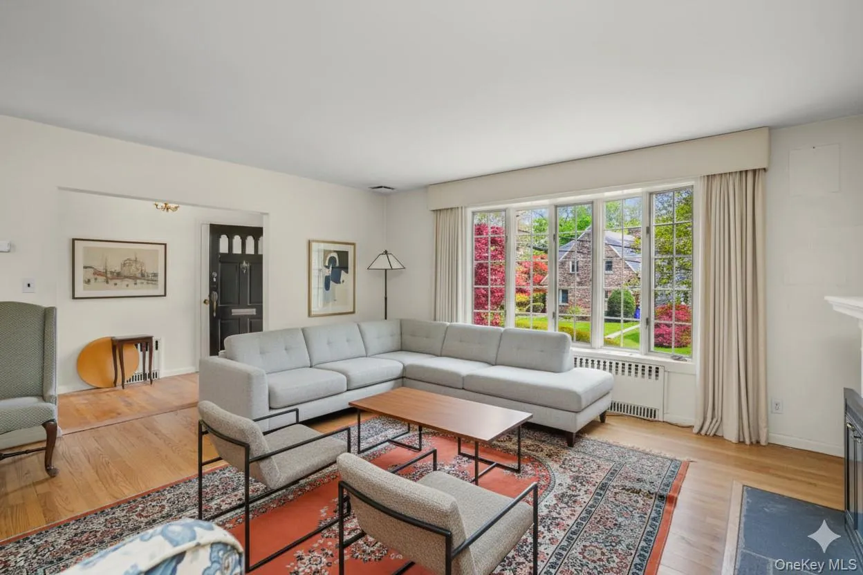 Virtually staged Virtually staged