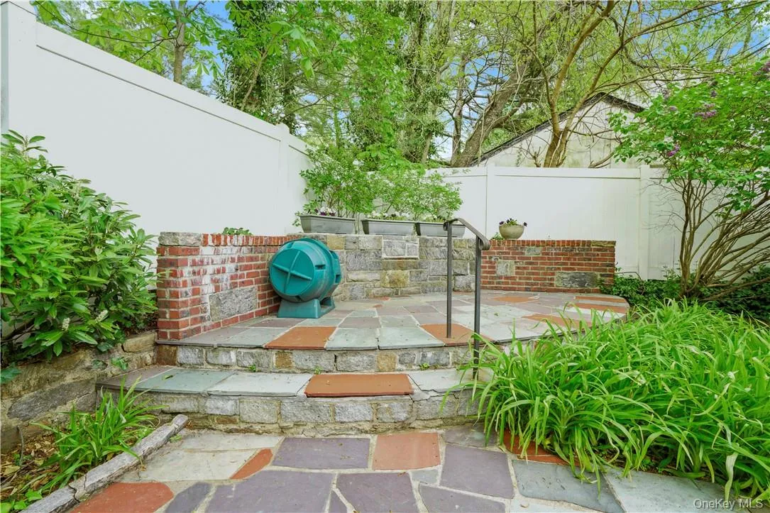 6 Wildway, Yonkers, NY, 4 Bedrooms Bedrooms, 7 Rooms Rooms,2 BathroomsBathrooms,Residential Lease,For Rent,Wildway,0,961448 6 Wildway, Yonkers, NY, 4 Bedrooms Bedrooms, 7 Rooms Rooms,2 BathroomsBathrooms,Residential Lease,For Rent,Wildway,0,961448