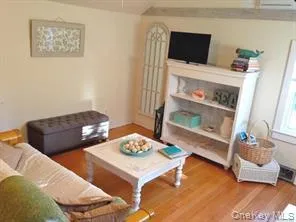 3 Lincoln Street, Southampton, NY, 1 Bedroom Bedrooms, 3 Rooms Rooms,1 BathroomBathrooms,Residential Lease,For Rent,Lincoln,0,961475 3 Lincoln Street, Southampton, NY, 1 Bedroom Bedrooms, 3 Rooms Rooms,1 BathroomBathrooms,Residential Lease,For Rent,Lincoln,0,961475