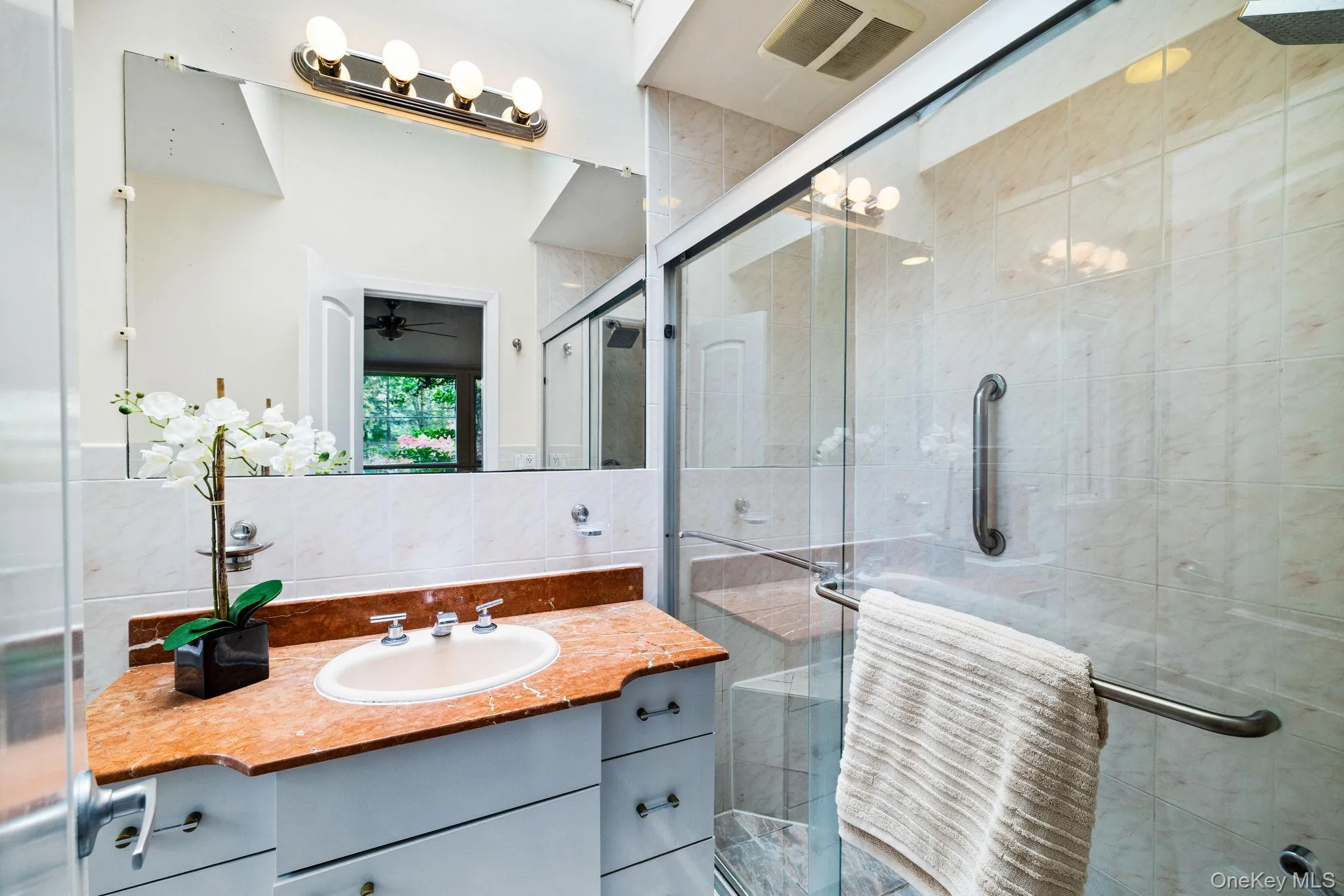 Master Bath with Skylight and Double Shower.Lots of Privacy and Natural Light. Master Bath with Skylight and Double Shower.Lots of Privacy and Natural Light.