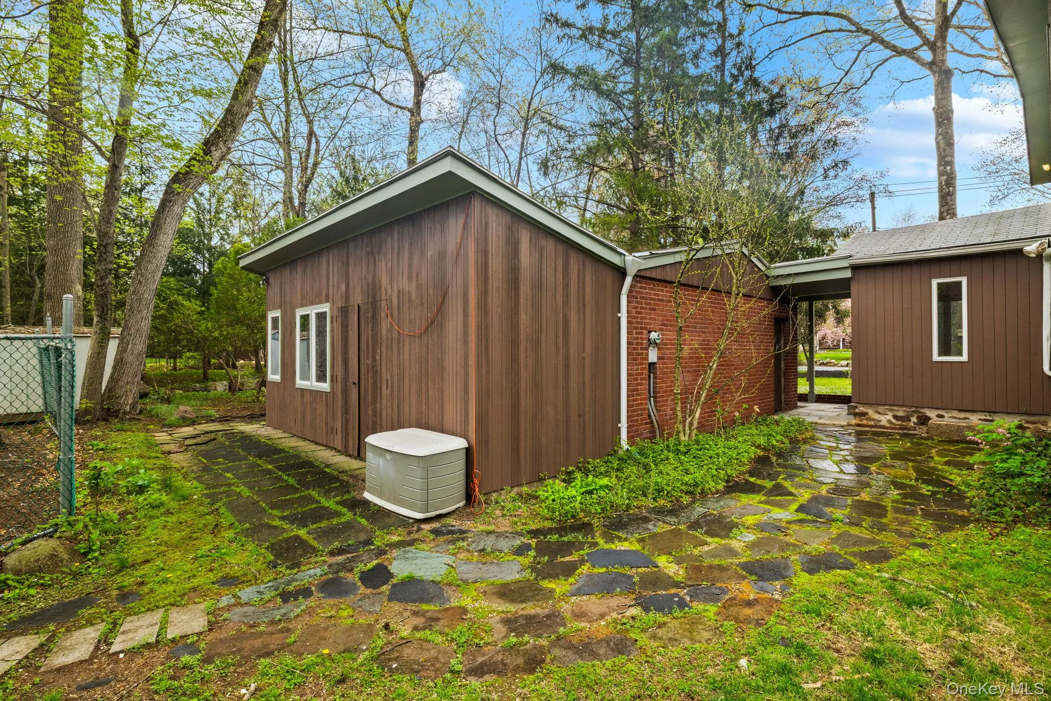 Details of adjoining Walkway to Garage and back Bonus Office & Storage Areas. Details of adjoining Walkway to Garage and back Bonus Office & Storage Areas.