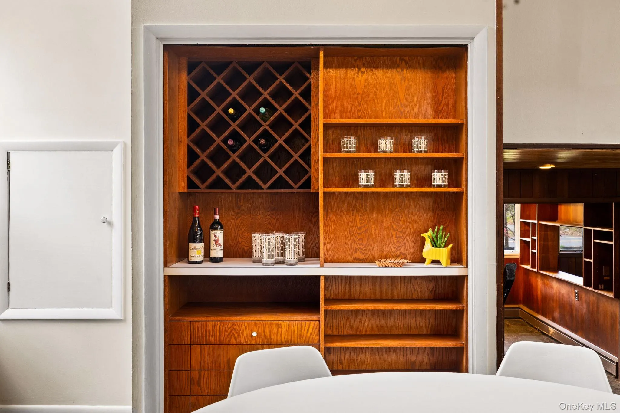 Built in Bar for Storage and Serving your Favorite Snacks and Drinks. Built in Bar for Storage and Serving your Favorite Snacks and Drinks.