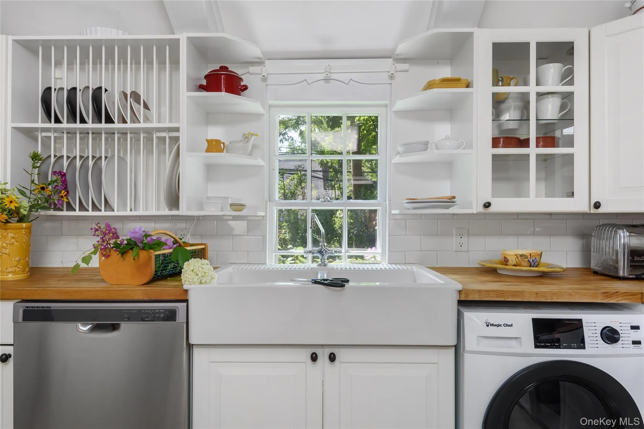 95 Broadway, North Hempstead, NY, 2 Bedrooms Bedrooms, 8 Rooms Rooms,2 BathroomsBathrooms,Residential Lease,For Rent,Broadway,0,961556 95 Broadway, North Hempstead, NY, 2 Bedrooms Bedrooms, 8 Rooms Rooms,2 BathroomsBathrooms,Residential Lease,For Rent,Broadway,0,961556