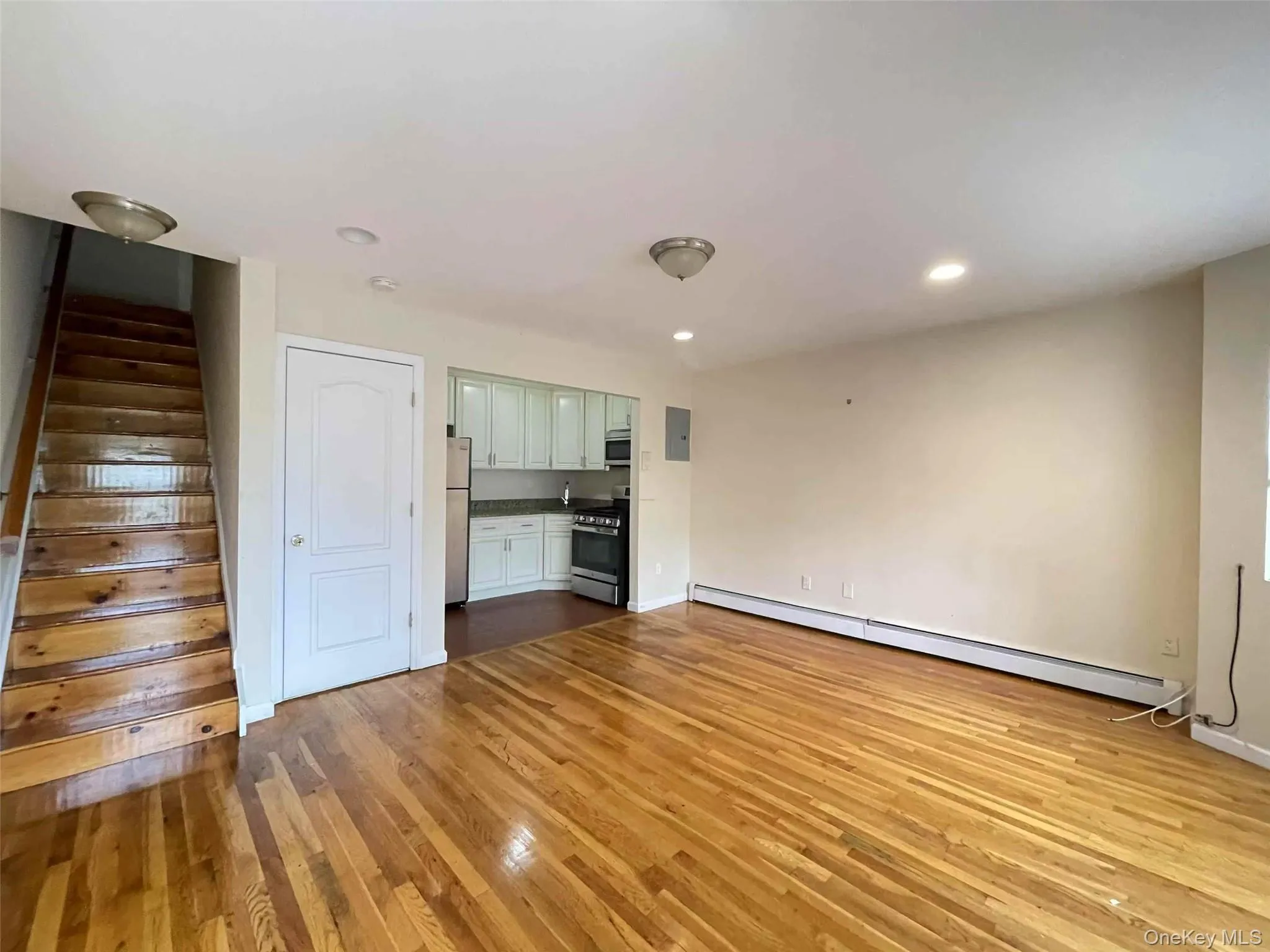 10-03 36th Avenue, New York, NY, 3 Bedrooms Bedrooms, 6 Rooms Rooms,1 BathroomBathrooms,Residential Lease,For Rent,36th,0,961579 10-03 36th Avenue, New York, NY, 3 Bedrooms Bedrooms, 6 Rooms Rooms,1 BathroomBathrooms,Residential Lease,For Rent,36th,0,961579