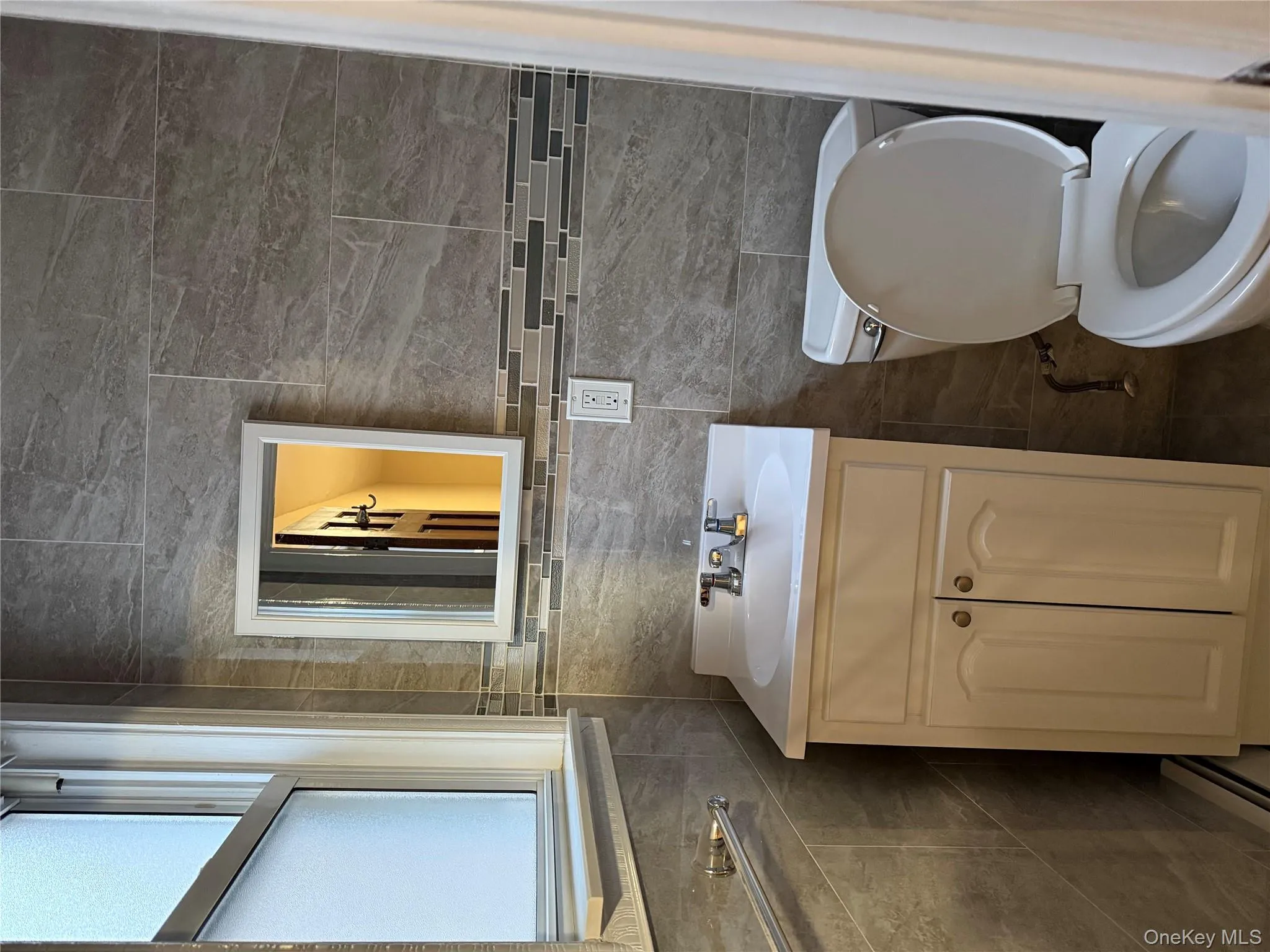 7961 78th Avenue, New York, NY, 3 Bedrooms Bedrooms, 7 Rooms Rooms,1 BathroomBathrooms,Residential Lease,For Rent,78th,0,961605 7961 78th Avenue, New York, NY, 3 Bedrooms Bedrooms, 7 Rooms Rooms,1 BathroomBathrooms,Residential Lease,For Rent,78th,0,961605