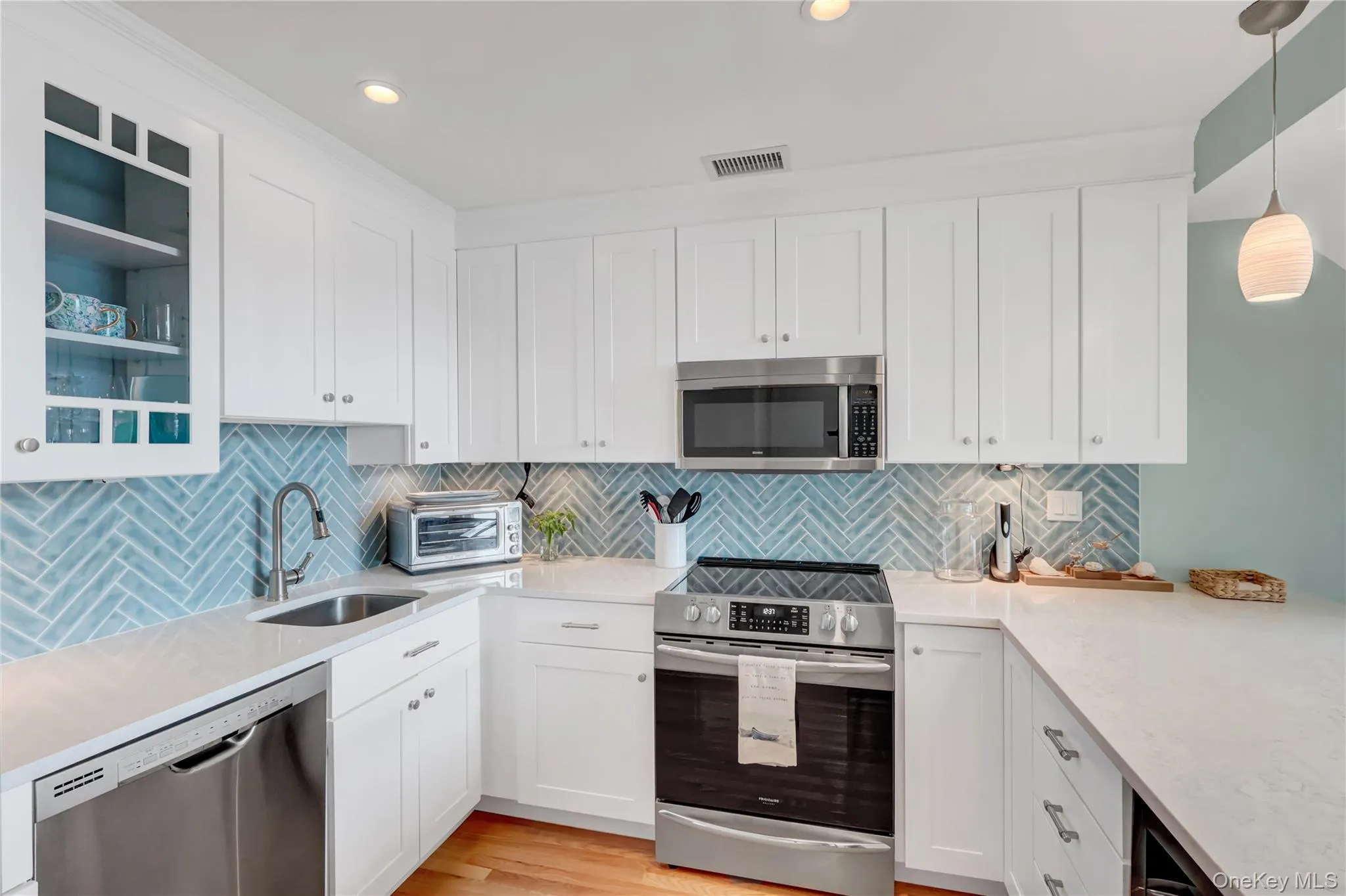 Nice U shaped kitchen has updated finishes and appliance with stainless steel and quartz counters for easy cleaning. Nice U shaped kitchen has updated finishes and appliance with stainless steel and quartz counters for easy cleaning.