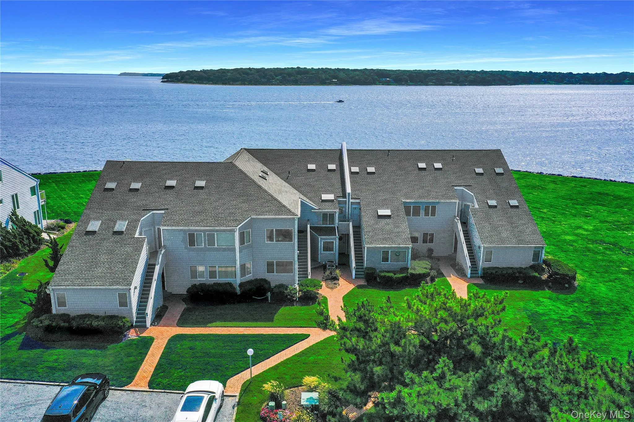 Waterfront beach living with pool, gym, tennis courts and more. Waterfront beach living with pool, gym, tennis courts and more.