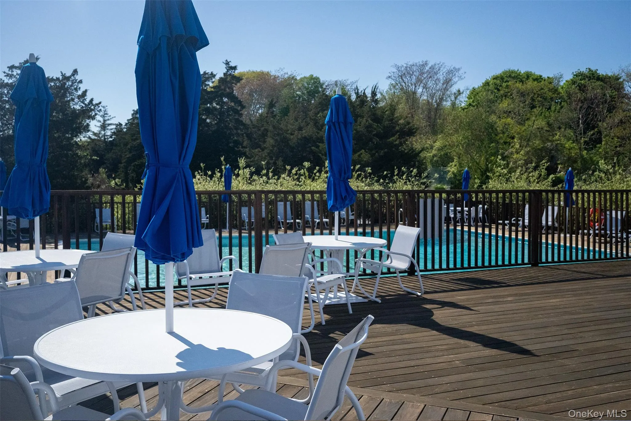 Have coffee in the morning poolside from Pips or Aldo's or grab a lunch from the Hellenic Restaurant a bike ride away. Have coffee in the morning poolside from Pips or Aldo's or grab a lunch from the Hellenic Restaurant a bike ride away.