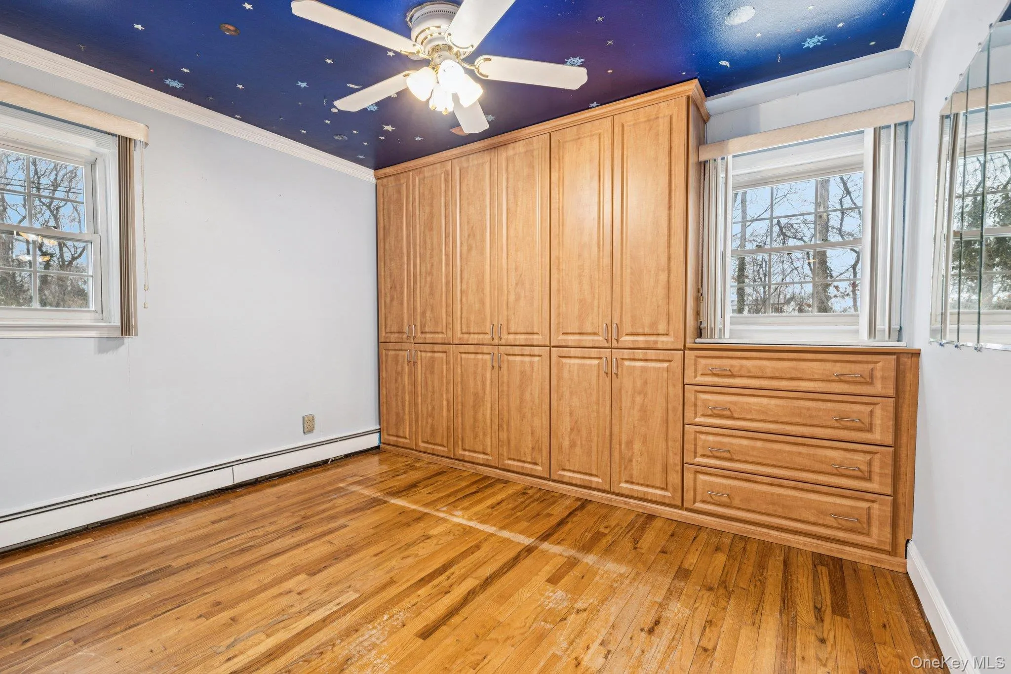 Bedroom 3 with built in cabinetry Bedroom 3 with built in cabinetry