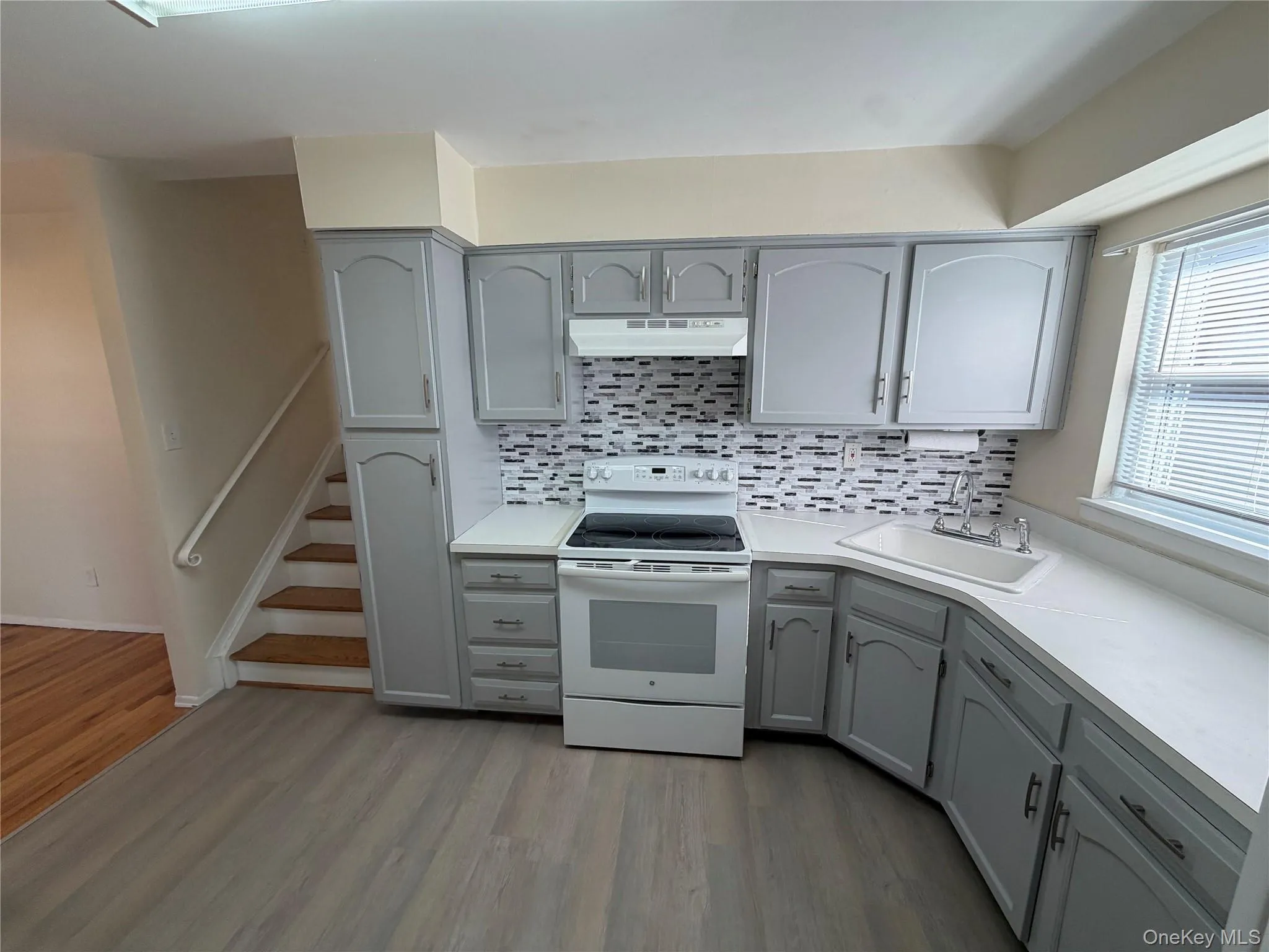 164-11 95th Street, New York, NY, 2 Bedrooms Bedrooms, 5 Rooms Rooms,1 BathroomBathrooms,Residential Lease,For Rent,95th,0,961724 164-11 95th Street, New York, NY, 2 Bedrooms Bedrooms, 5 Rooms Rooms,1 BathroomBathrooms,Residential Lease,For Rent,95th,0,961724