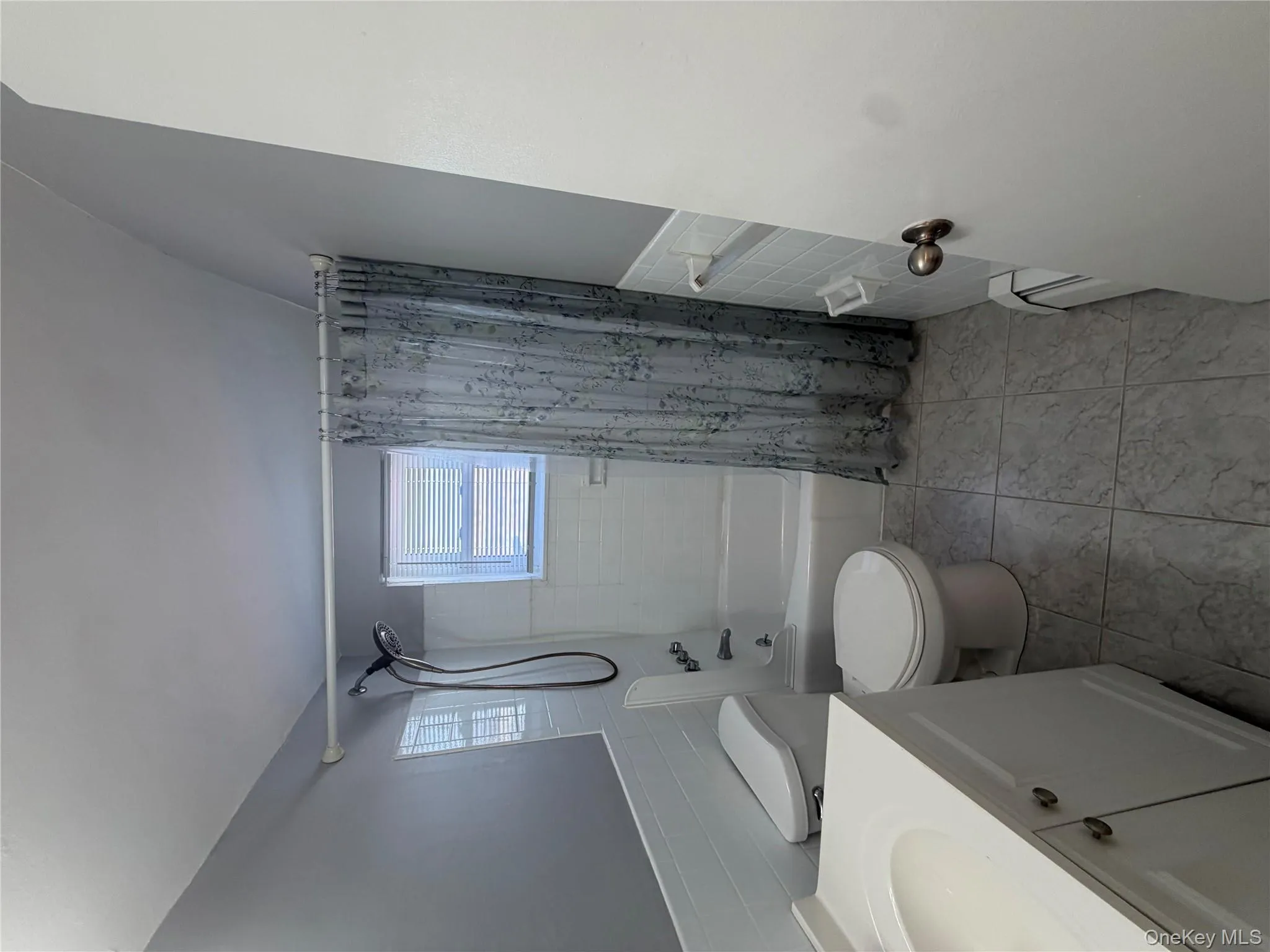164-11 95th Street, New York, NY, 2 Bedrooms Bedrooms, 5 Rooms Rooms,1 BathroomBathrooms,Residential Lease,For Rent,95th,0,961724 164-11 95th Street, New York, NY, 2 Bedrooms Bedrooms, 5 Rooms Rooms,1 BathroomBathrooms,Residential Lease,For Rent,95th,0,961724