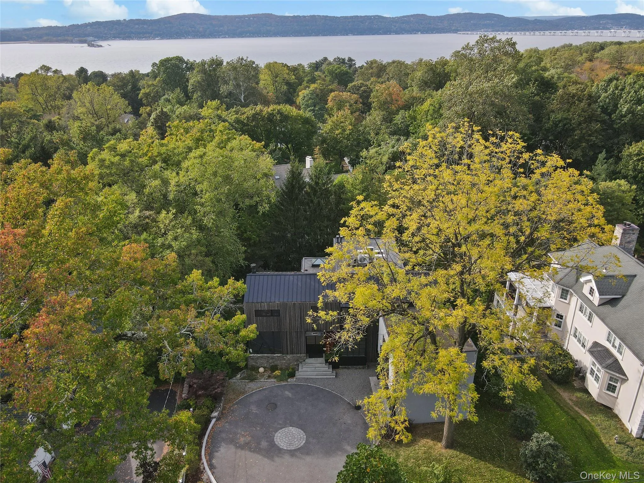 Rivertown living - minutes from the waterfront, award winning restaurants and shops. Rivertown living - minutes from the waterfront, award winning restaurants and shops.