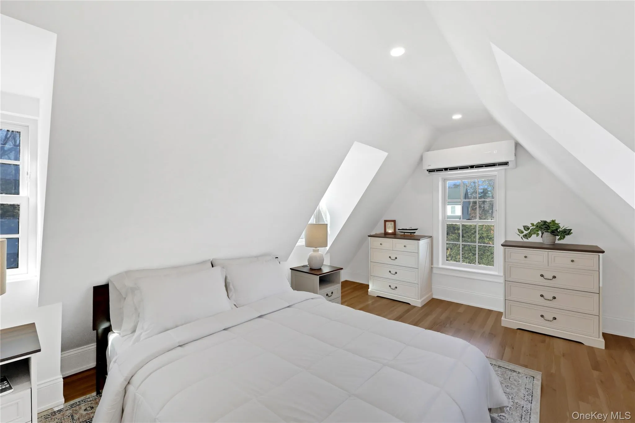 17C Basket Neck Lane, Southampton, NY, 3 Bedrooms Bedrooms, 5 Rooms Rooms,3 BathroomsBathrooms,Residential Lease,For Rent,Basket Neck Lane,0,961793 17C Basket Neck Lane, Southampton, NY, 3 Bedrooms Bedrooms, 5 Rooms Rooms,3 BathroomsBathrooms,Residential Lease,For Rent,Basket Neck Lane,0,961793