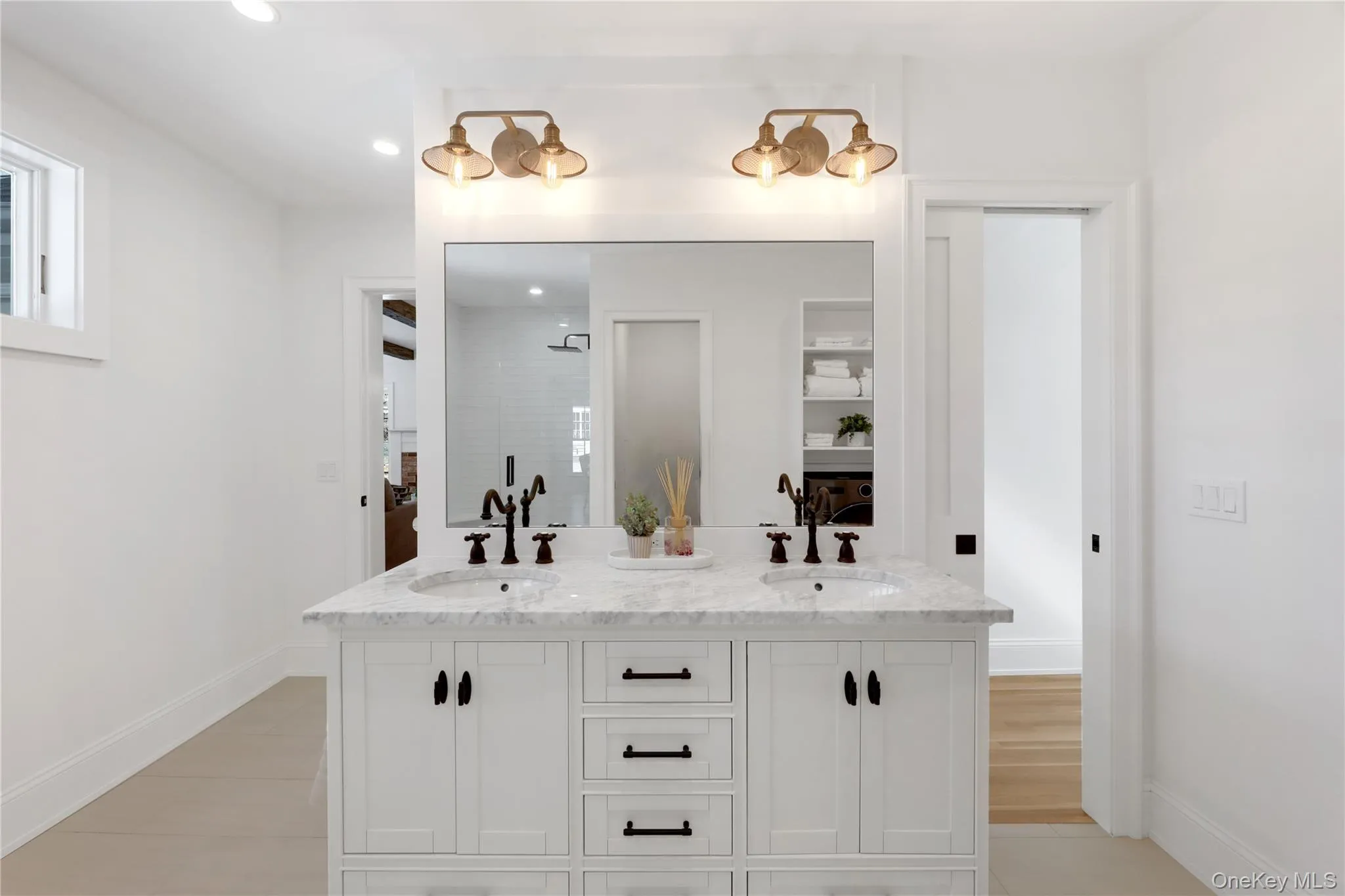 17C Basket Neck Lane, Southampton, NY, 3 Bedrooms Bedrooms, 5 Rooms Rooms,3 BathroomsBathrooms,Residential Lease,For Rent,Basket Neck Lane,0,961793 17C Basket Neck Lane, Southampton, NY, 3 Bedrooms Bedrooms, 5 Rooms Rooms,3 BathroomsBathrooms,Residential Lease,For Rent,Basket Neck Lane,0,961793