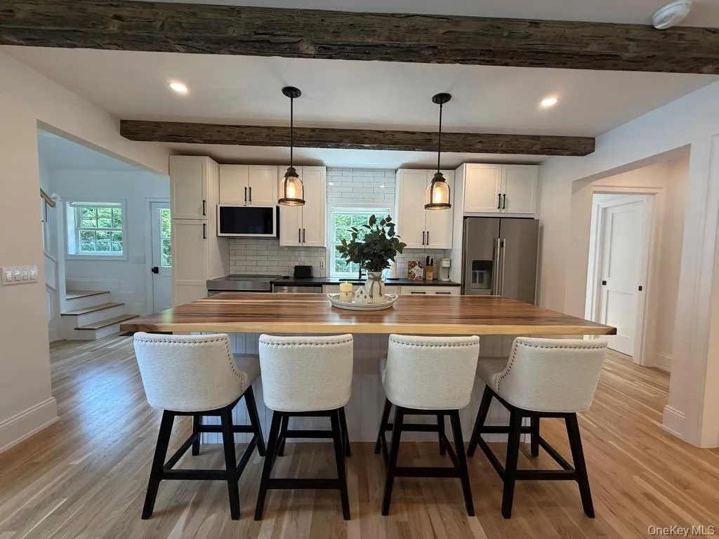 17C Basket Neck Lane, Southampton, NY, 3 Bedroom Bedrooms, 5 Room Rooms,3 BathroomBathrooms,Residential Lease,For Rent,Basket Neck Lane,0,961793 17C Basket Neck Lane, Southampton, NY, 3 Bedroom Bedrooms, 5 Room Rooms,3 BathroomBathrooms,Residential Lease,For Rent,Basket Neck Lane,0,961793