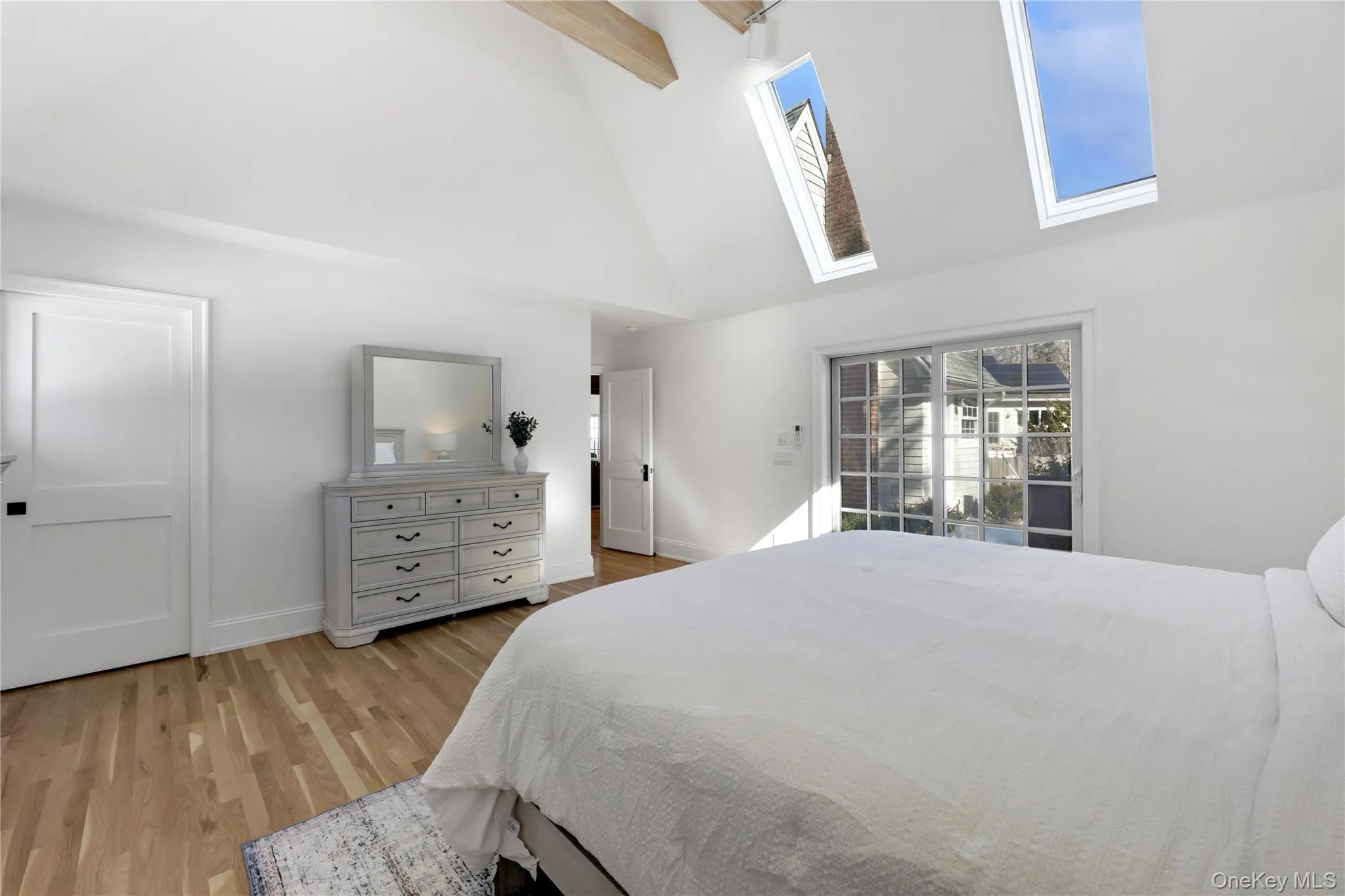 17C Basket Neck Lane, Southampton, NY, 3 Bedrooms Bedrooms, 5 Rooms Rooms,3 BathroomsBathrooms,Residential Lease,For Rent,Basket Neck Lane,0,961793 17C Basket Neck Lane, Southampton, NY, 3 Bedrooms Bedrooms, 5 Rooms Rooms,3 BathroomsBathrooms,Residential Lease,For Rent,Basket Neck Lane,0,961793