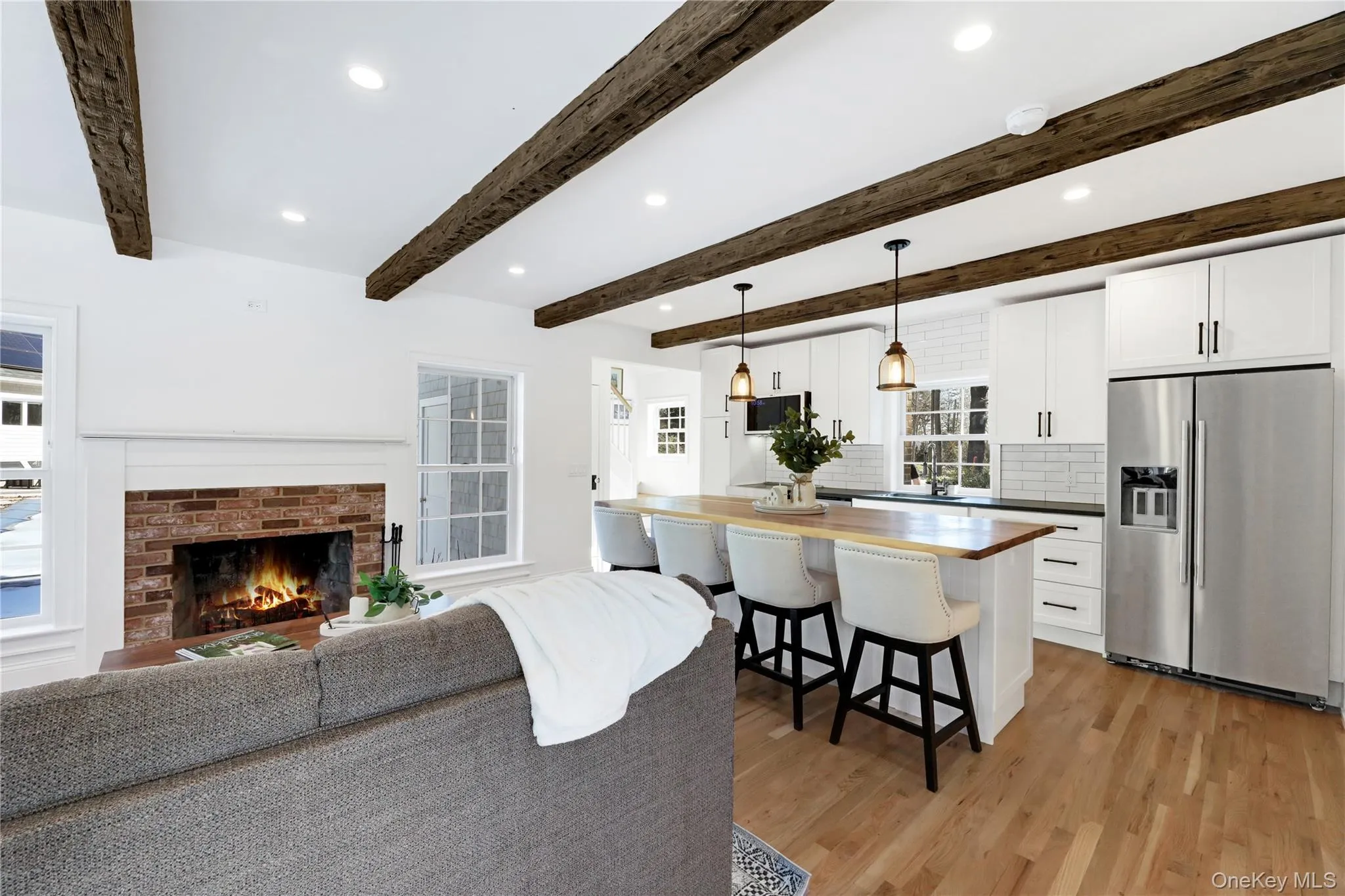 17C Basket Neck Lane, Southampton, NY, 3 Bedrooms Bedrooms, 5 Rooms Rooms,3 BathroomsBathrooms,Residential Lease,For Rent,Basket Neck Lane,0,961793 17C Basket Neck Lane, Southampton, NY, 3 Bedrooms Bedrooms, 5 Rooms Rooms,3 BathroomsBathrooms,Residential Lease,For Rent,Basket Neck Lane,0,961793