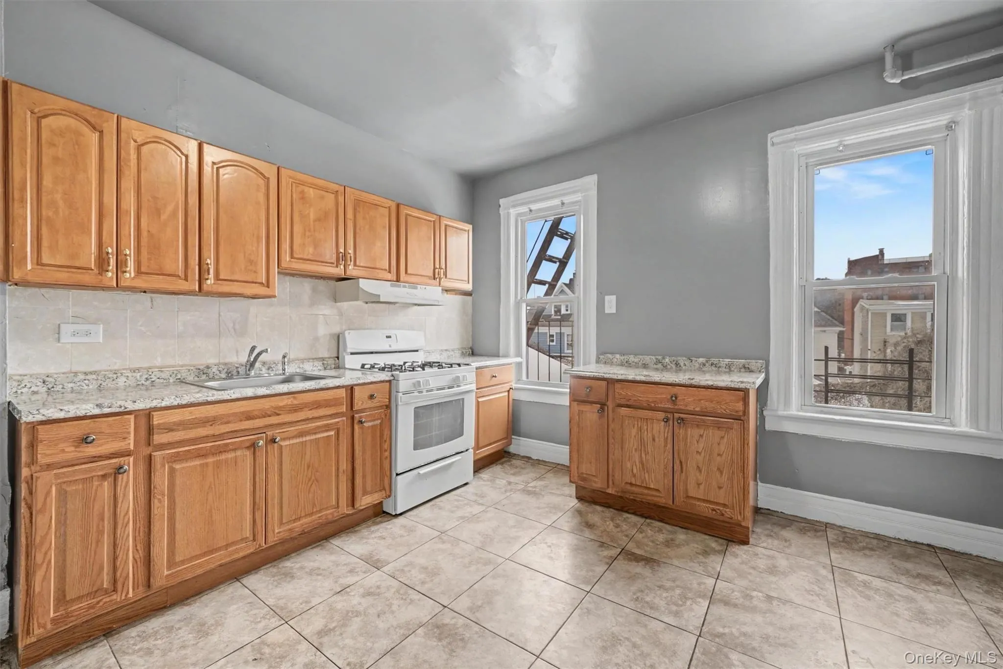 Large well kept eat-in Kitchen Large well kept eat-in Kitchen