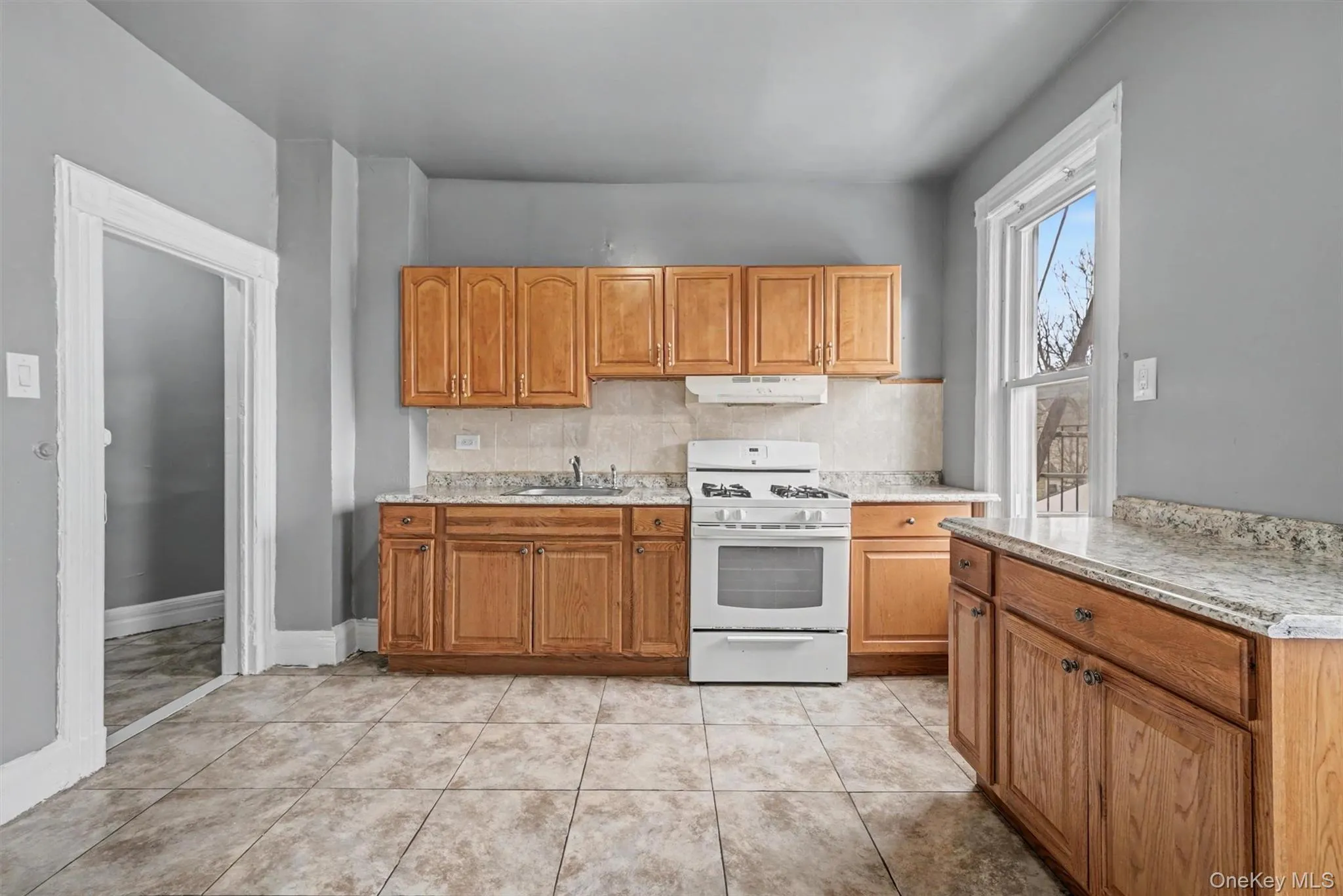 Large well kept eat-in Kitchen Large well kept eat-in Kitchen