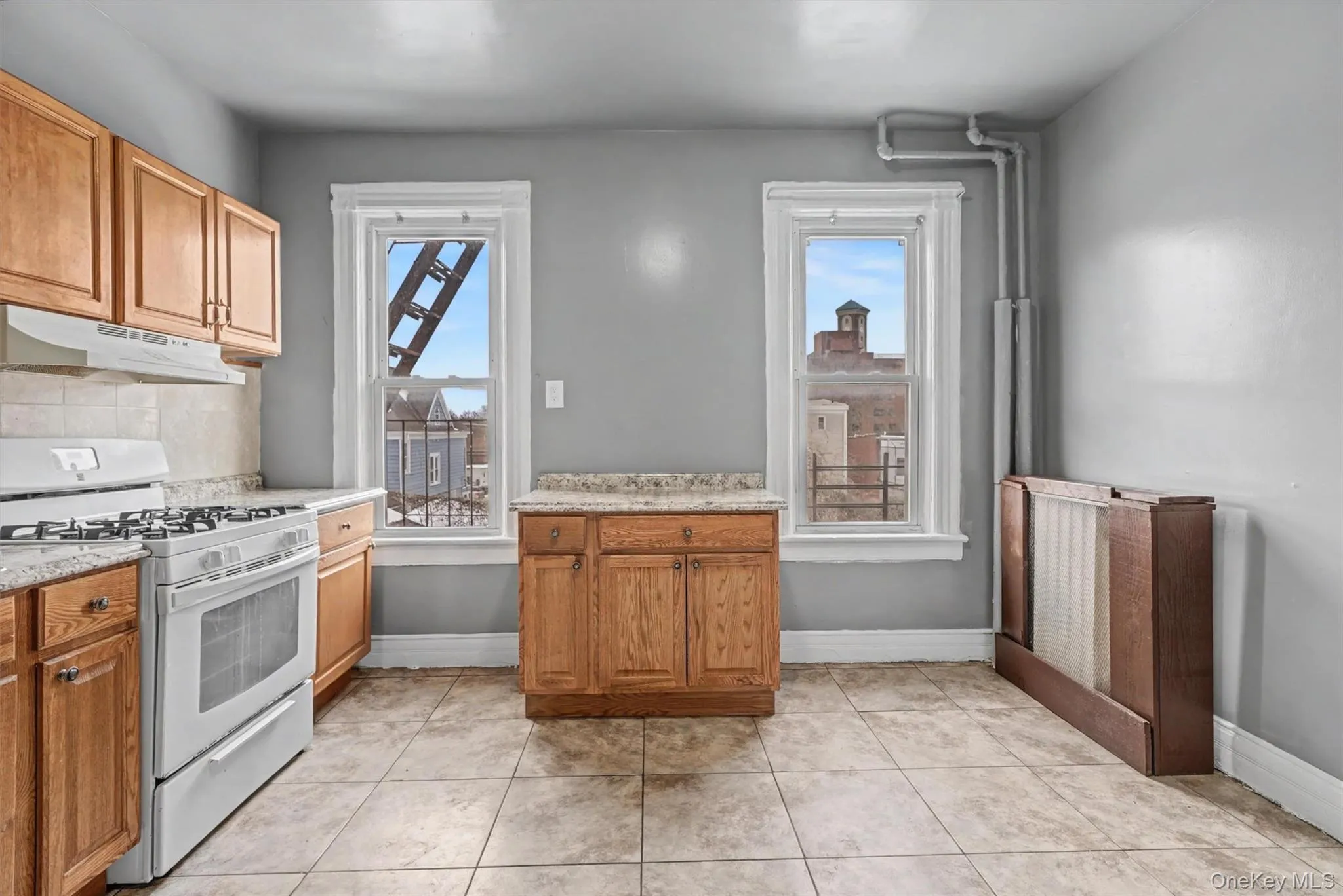 Large well kept eat-in Kitchen Large well kept eat-in Kitchen