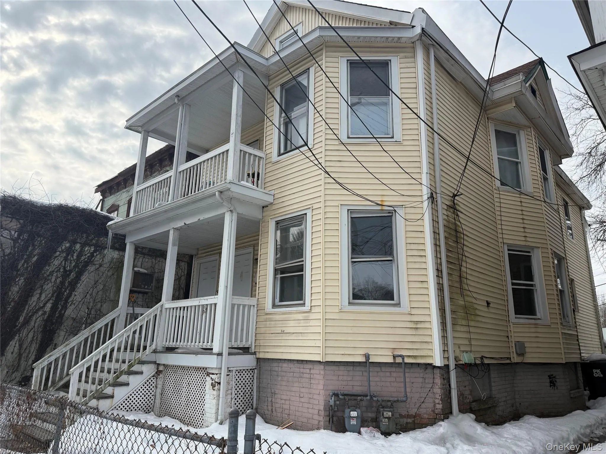 First Floor unit with fenced front. First Floor unit with fenced front.