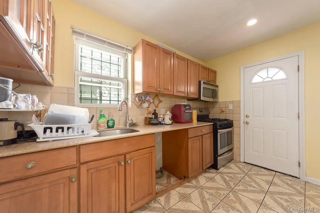 13449 230th Street, New York, NY, 3 Bedrooms Bedrooms, 6 Rooms Rooms,2 BathroomsBathrooms,Residential,For Rent,230th,0,961865 13449 230th Street, New York, NY, 3 Bedrooms Bedrooms, 6 Rooms Rooms,2 BathroomsBathrooms,Residential,For Rent,230th,0,961865