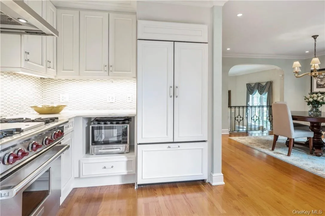 Sub-Zero Refrigerator, Wolf Stove with Grill Sub-Zero Refrigerator, Wolf Stove with Grill