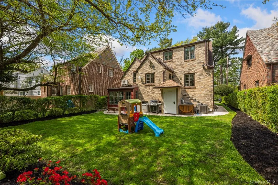 468 Murray Street, Pelham, NY, 5 Bedrooms Bedrooms, 9 Rooms Rooms,3 BathroomsBathrooms,Residential Lease,For Rent,Murray,0,961875 468 Murray Street, Pelham, NY, 5 Bedrooms Bedrooms, 9 Rooms Rooms,3 BathroomsBathrooms,Residential Lease,For Rent,Murray,0,961875