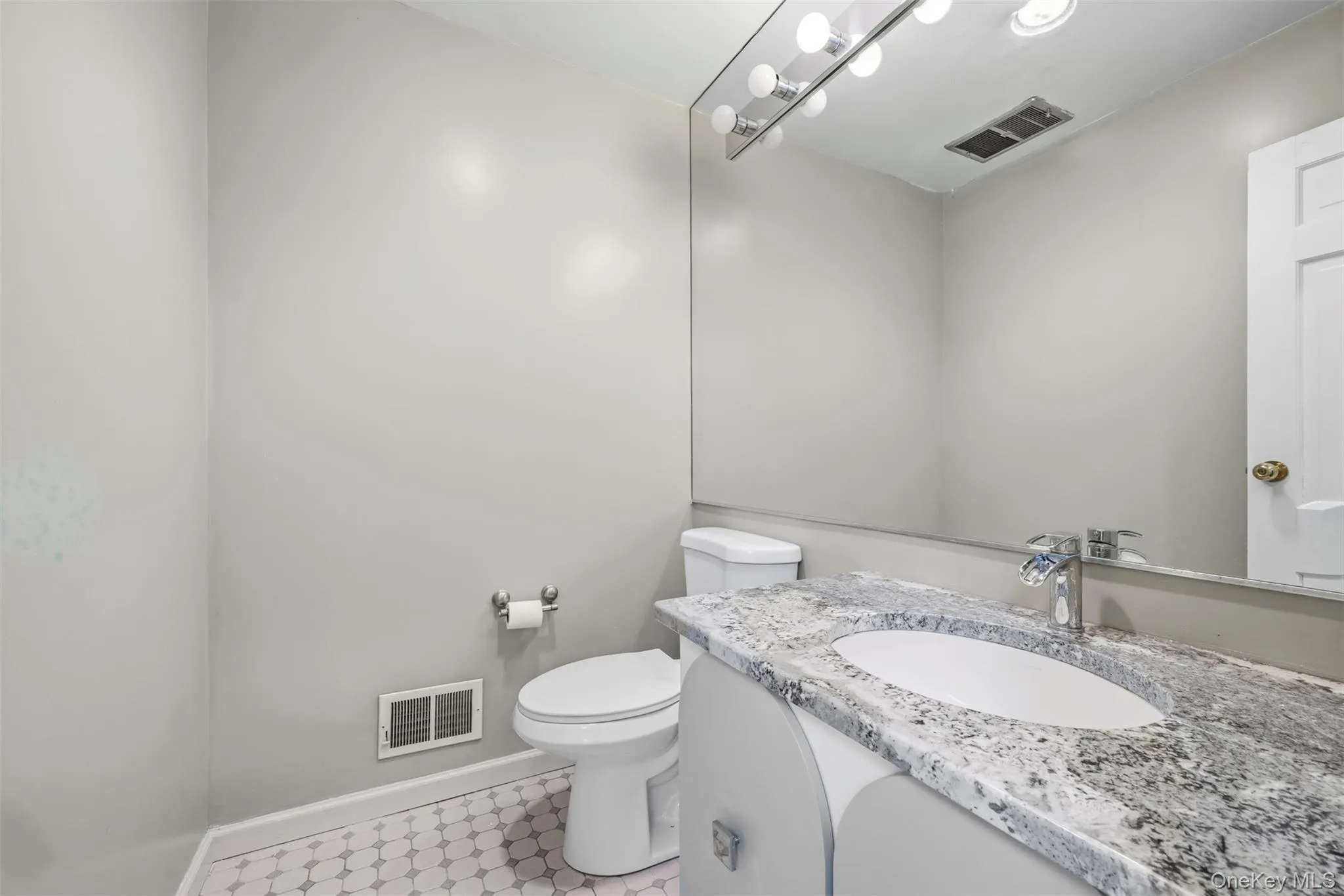 8 Pine Drive, North Hempstead, NY, 3 Bedrooms Bedrooms, 8 Rooms Rooms,2 BathroomsBathrooms,Residential,For Rent,Pine,0,961925 8 Pine Drive, North Hempstead, NY, 3 Bedrooms Bedrooms, 8 Rooms Rooms,2 BathroomsBathrooms,Residential,For Rent,Pine,0,961925